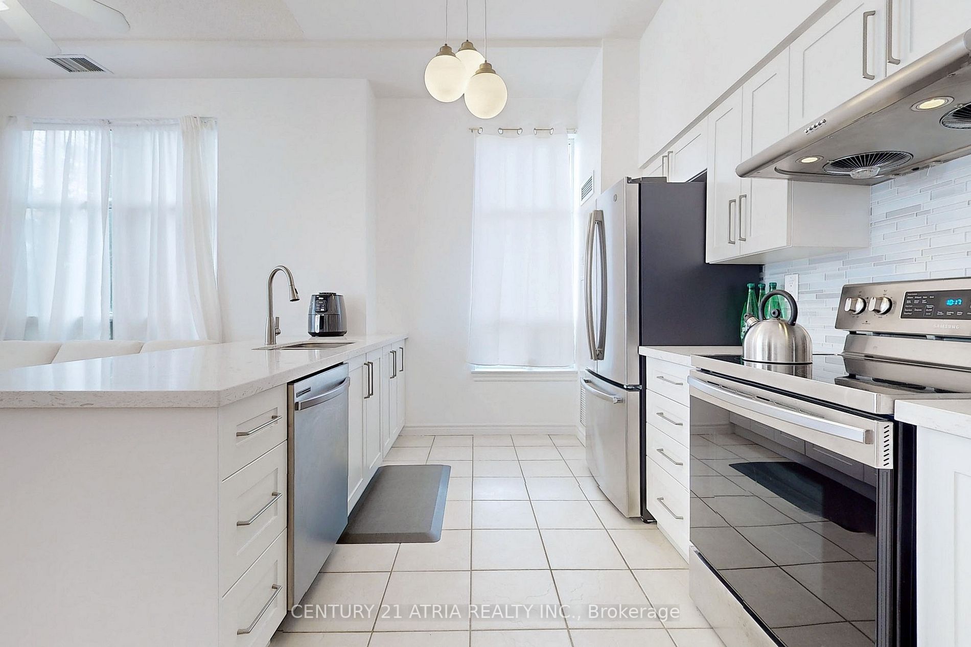 1720 Eglinton Ave E, #105