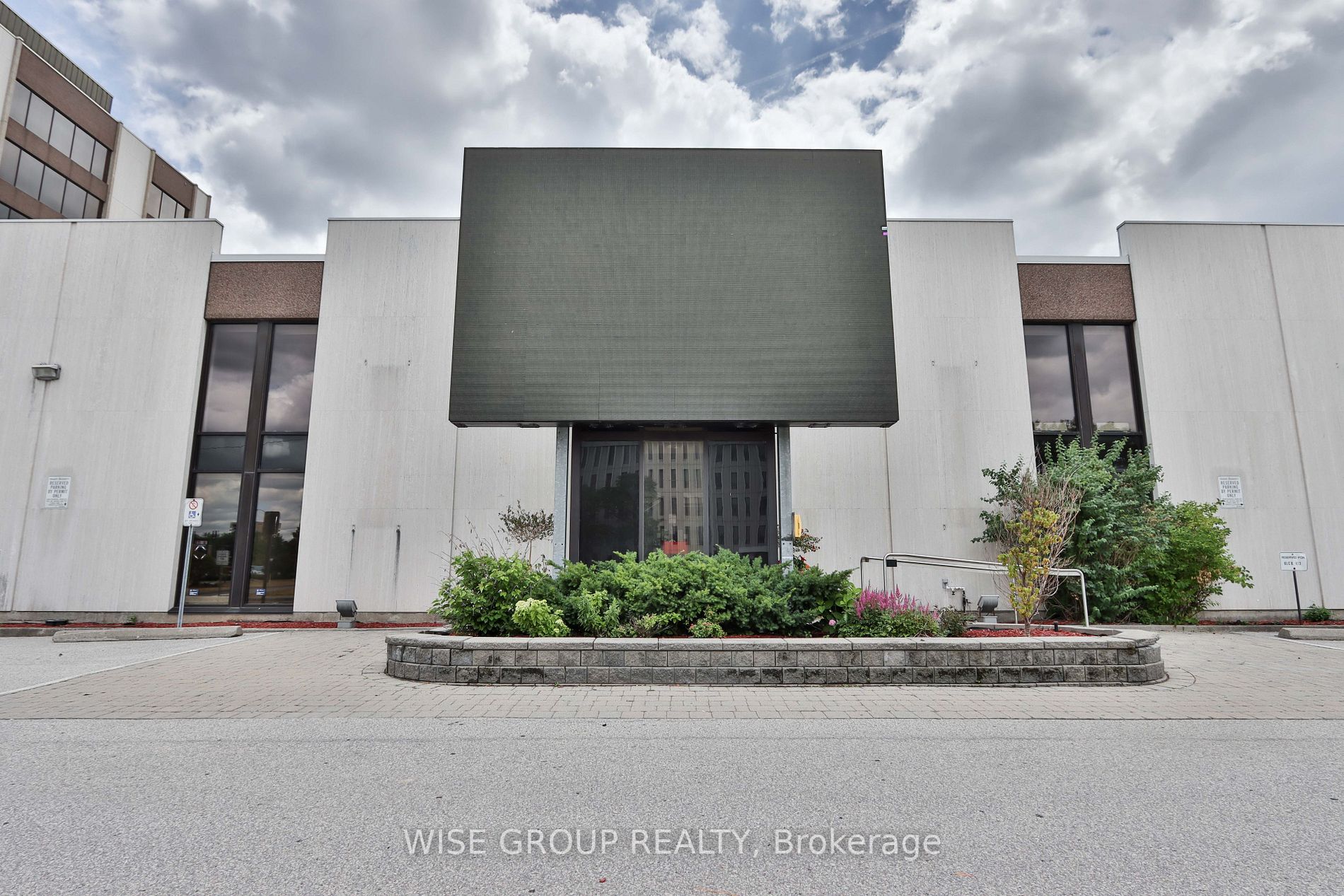 2450 Victoria Park Ave, #100