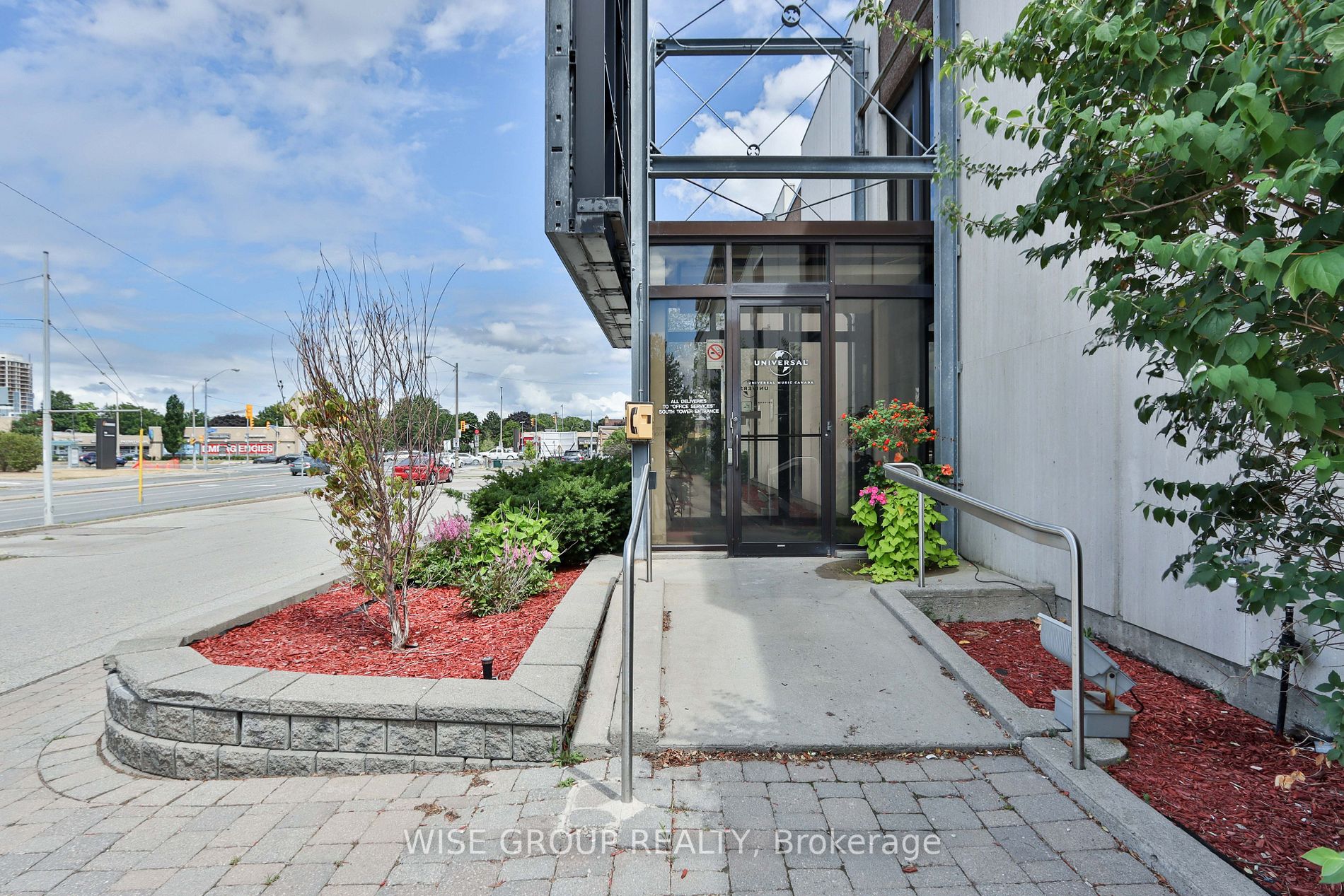 2450 Victoria Park Ave, #100