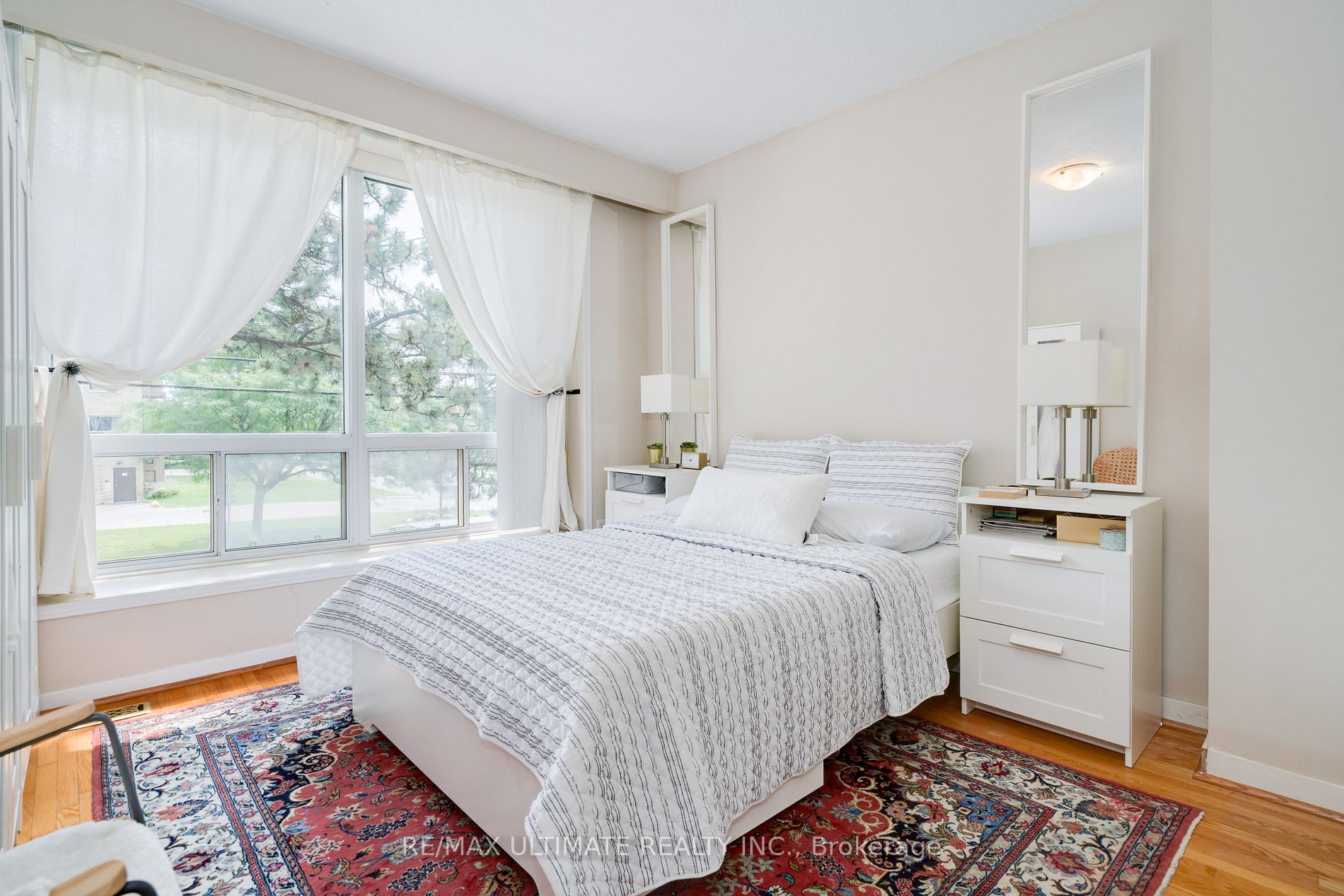 69 Upper Canada Dr, #2