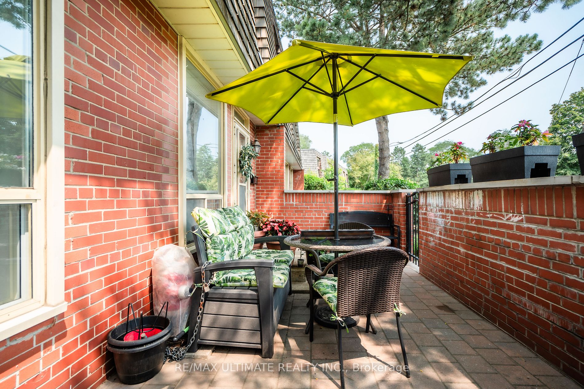 69 Upper Canada Dr, #2