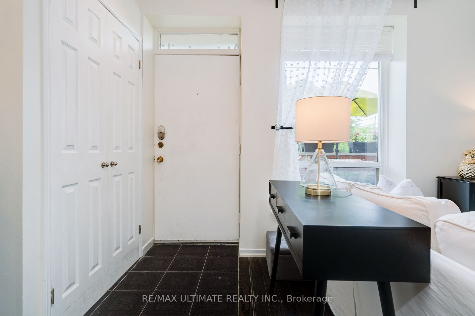 69 Upper Canada Dr, #2