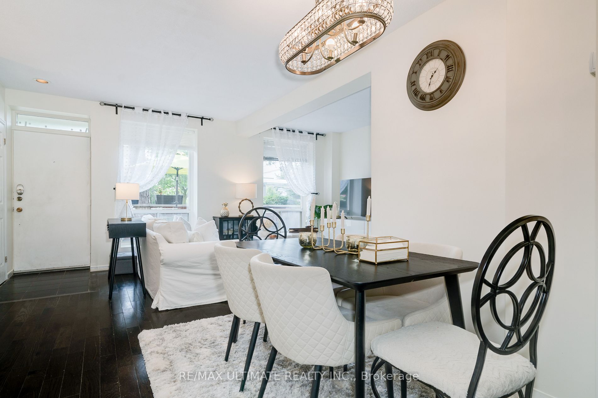69 Upper Canada Dr, #2