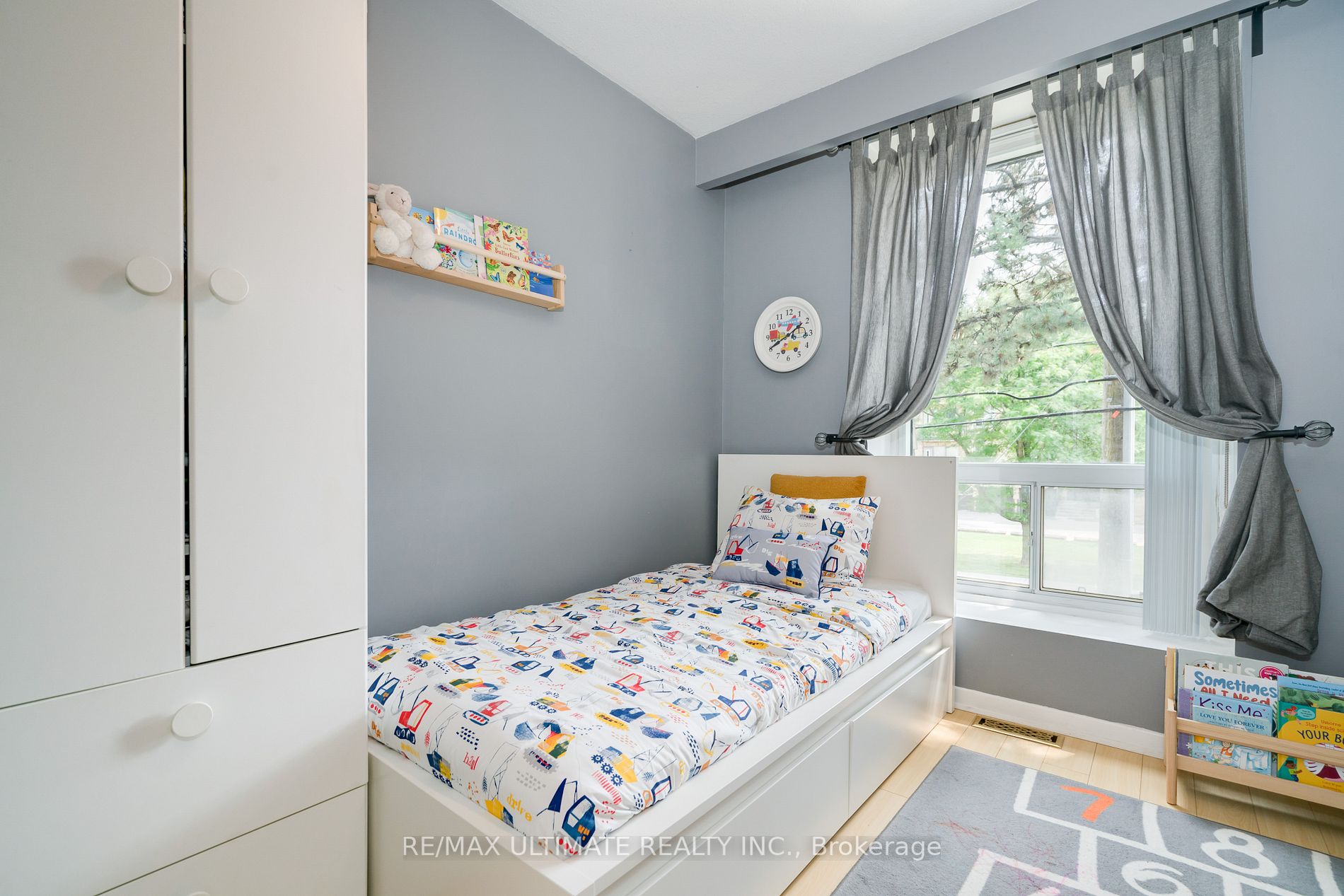 69 Upper Canada Dr, #2