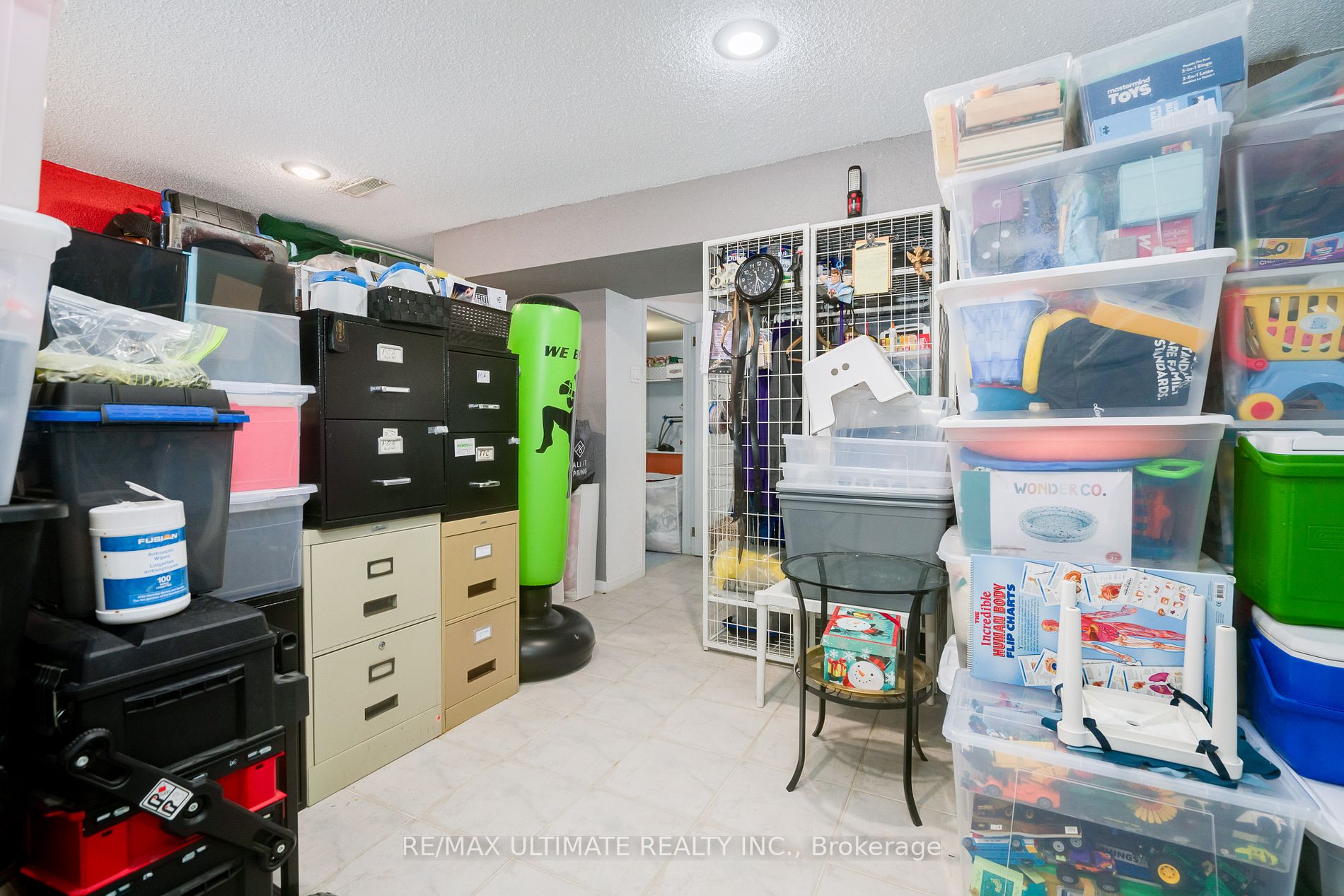 69 Upper Canada Dr, #2