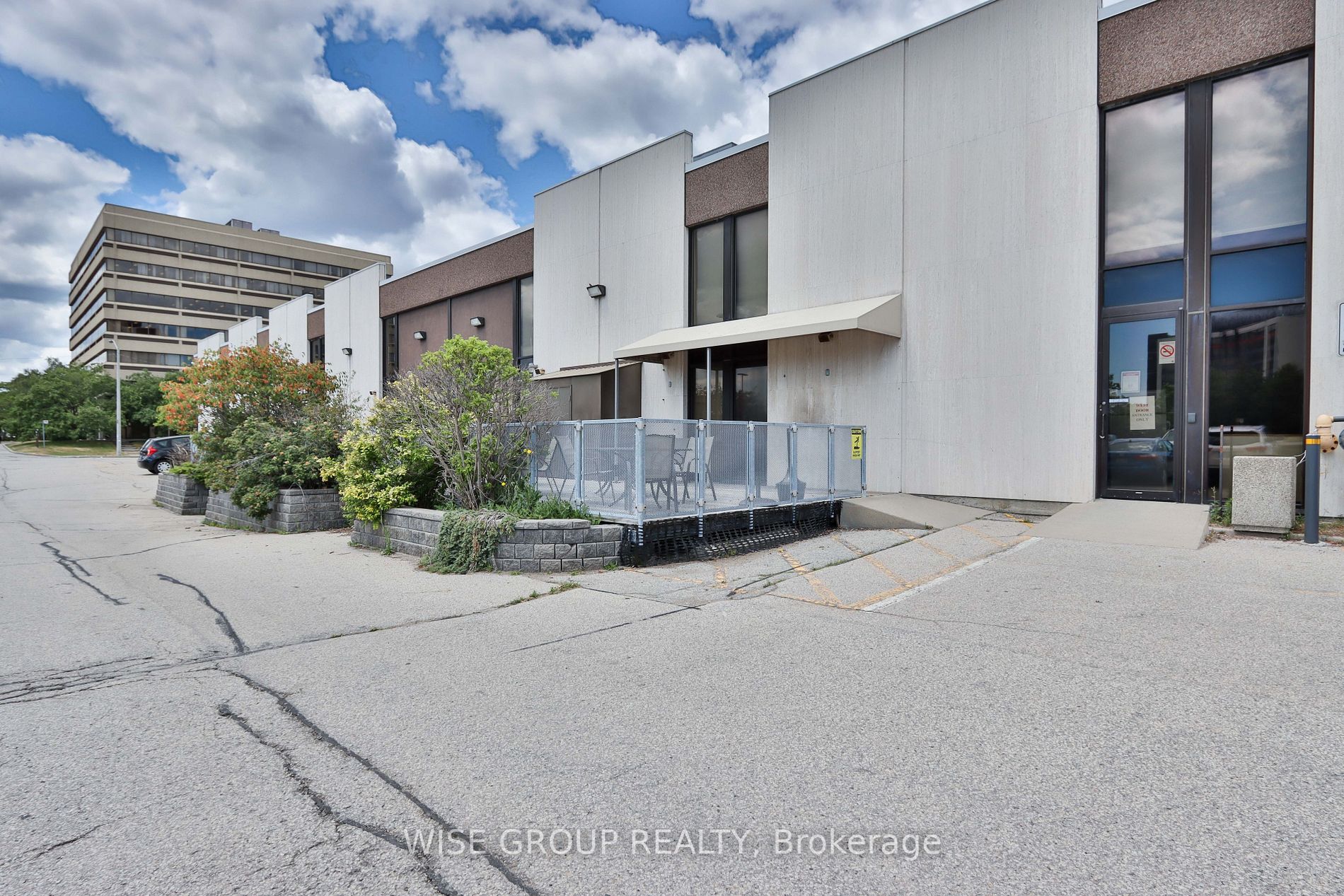 2450 Victoria Park Ave, #100