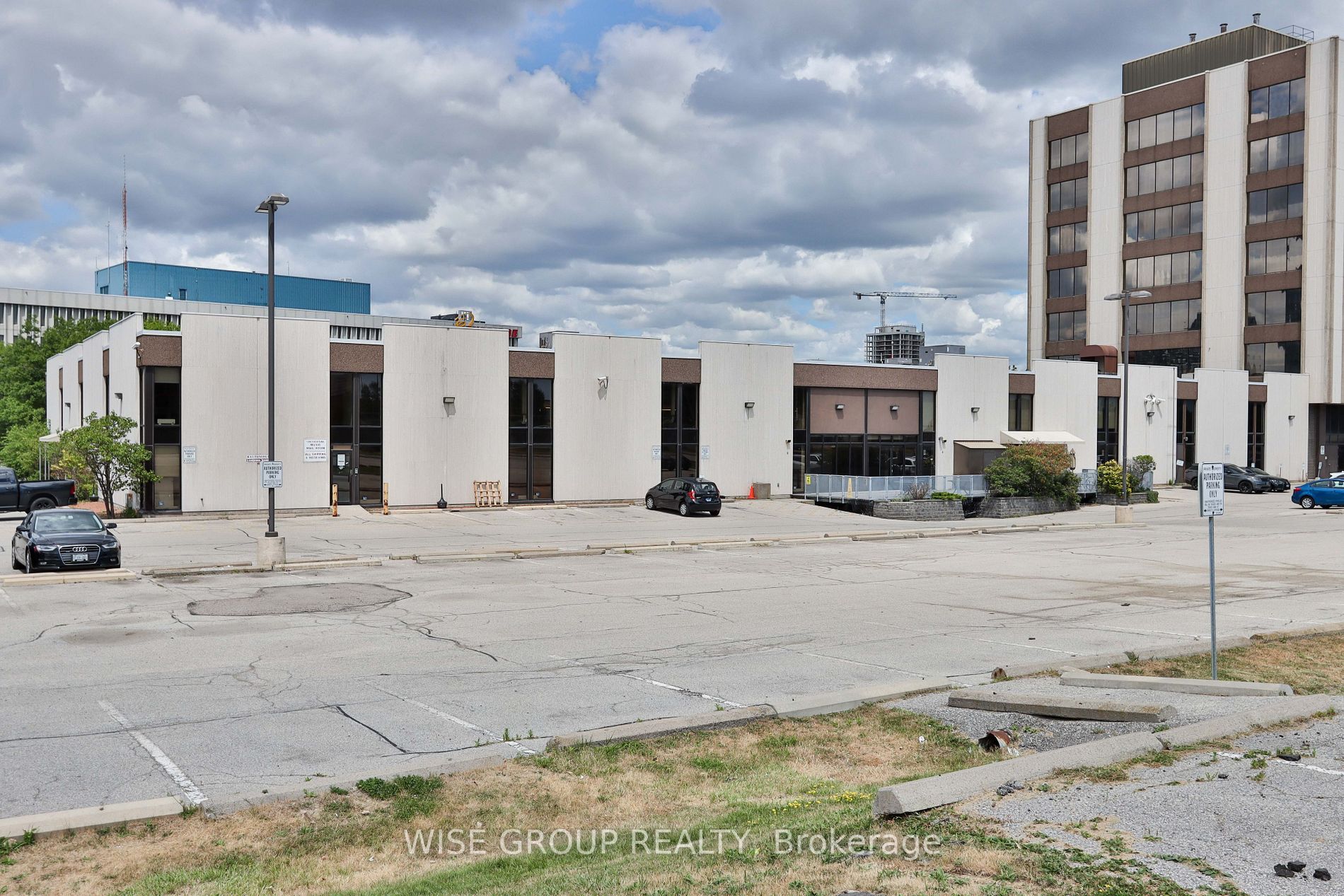 2450 Victoria Park Ave, #100