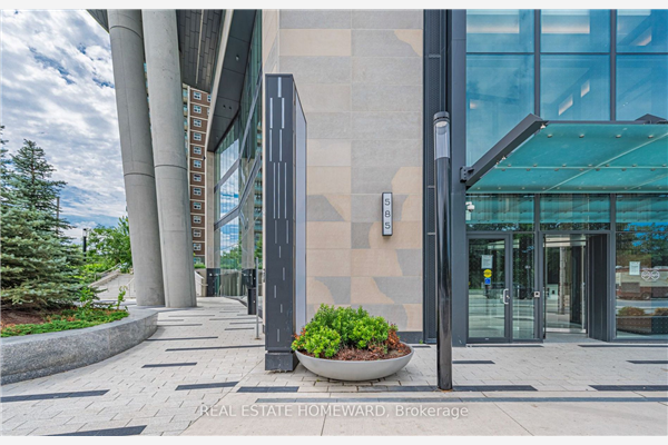 585 Bloor St E, Toronto