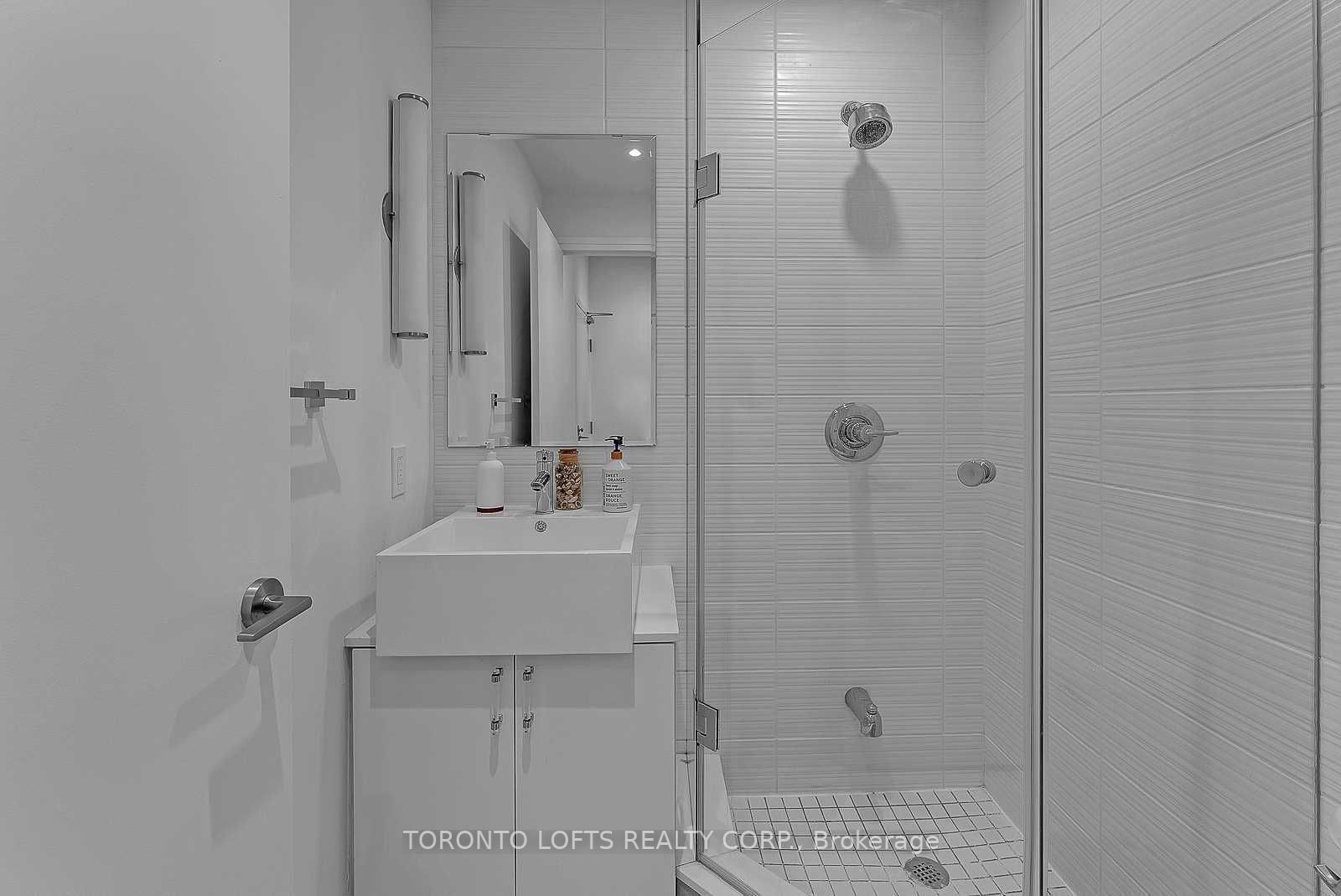 5 Hanna Ave, #108