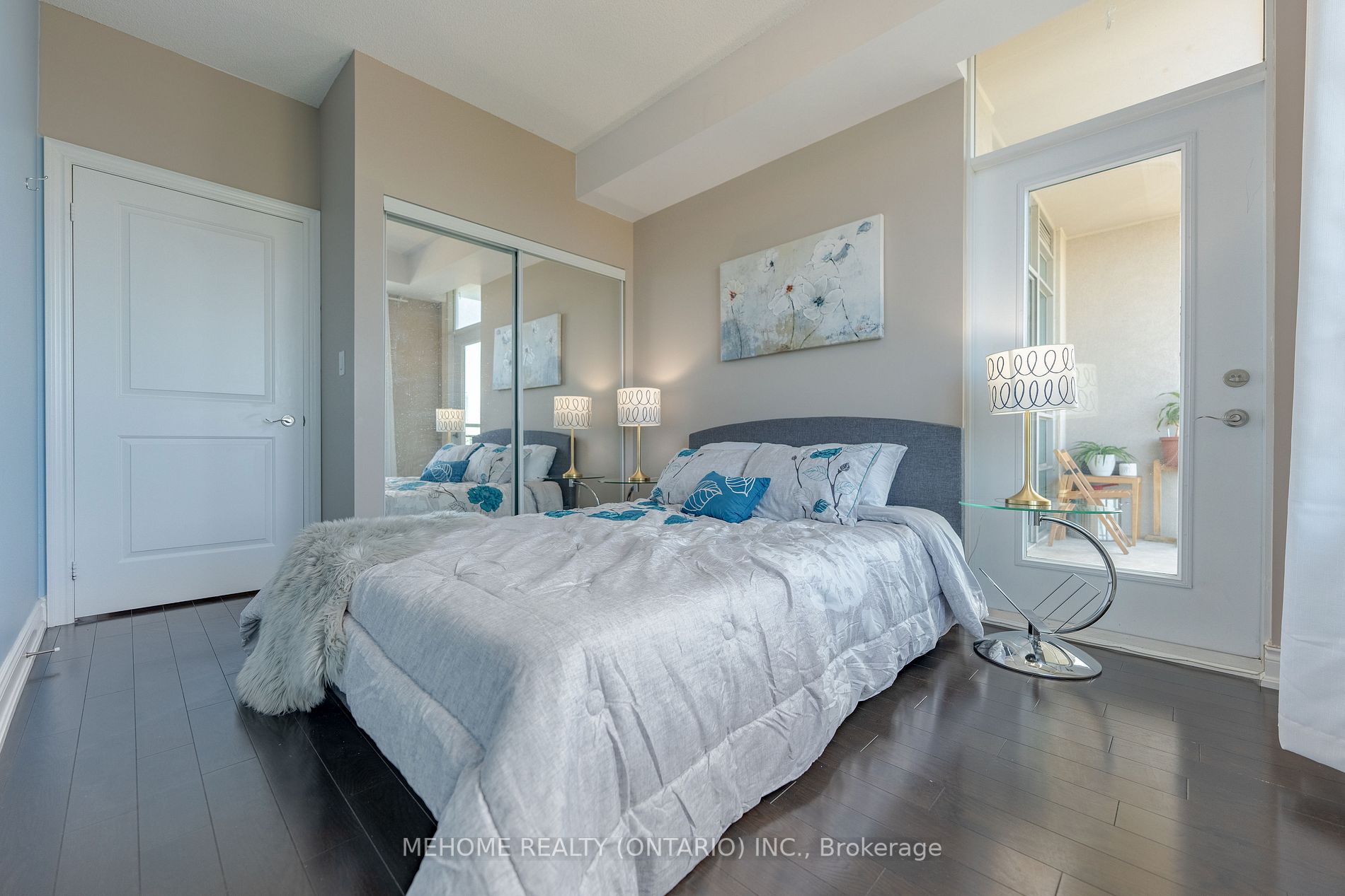10 Bloorview Pl, #911