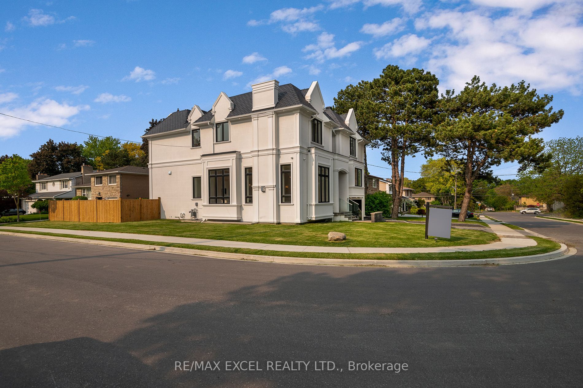 7 Knollview Cres