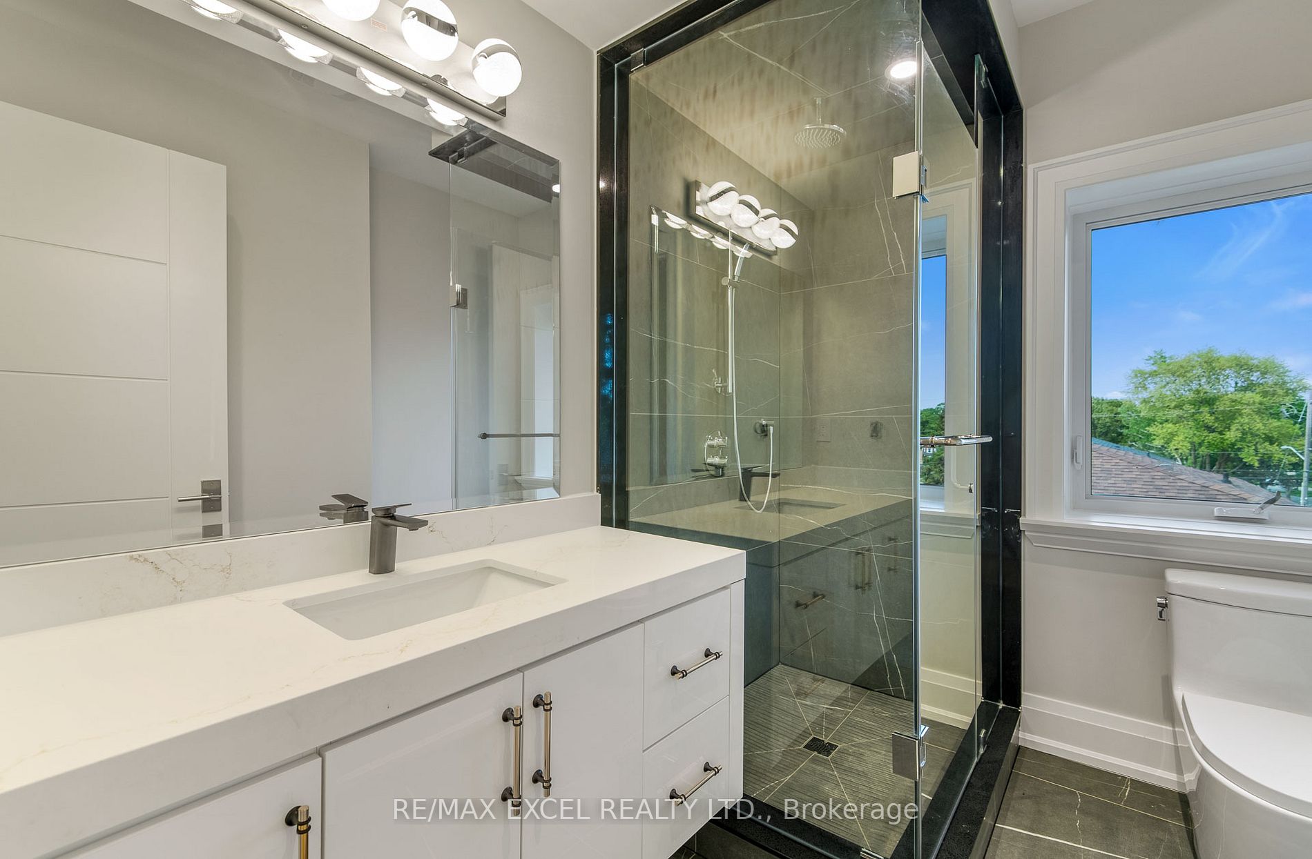 7 Knollview Cres