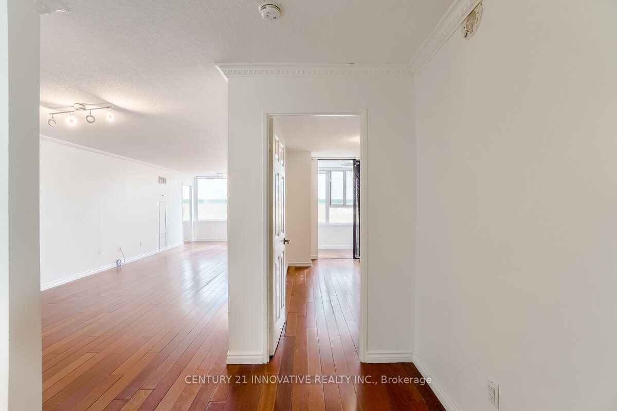 45 Carlton St, #914
