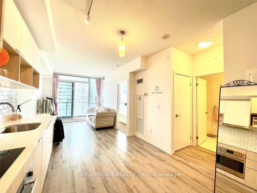 52 Forest Manor Rd, #904
