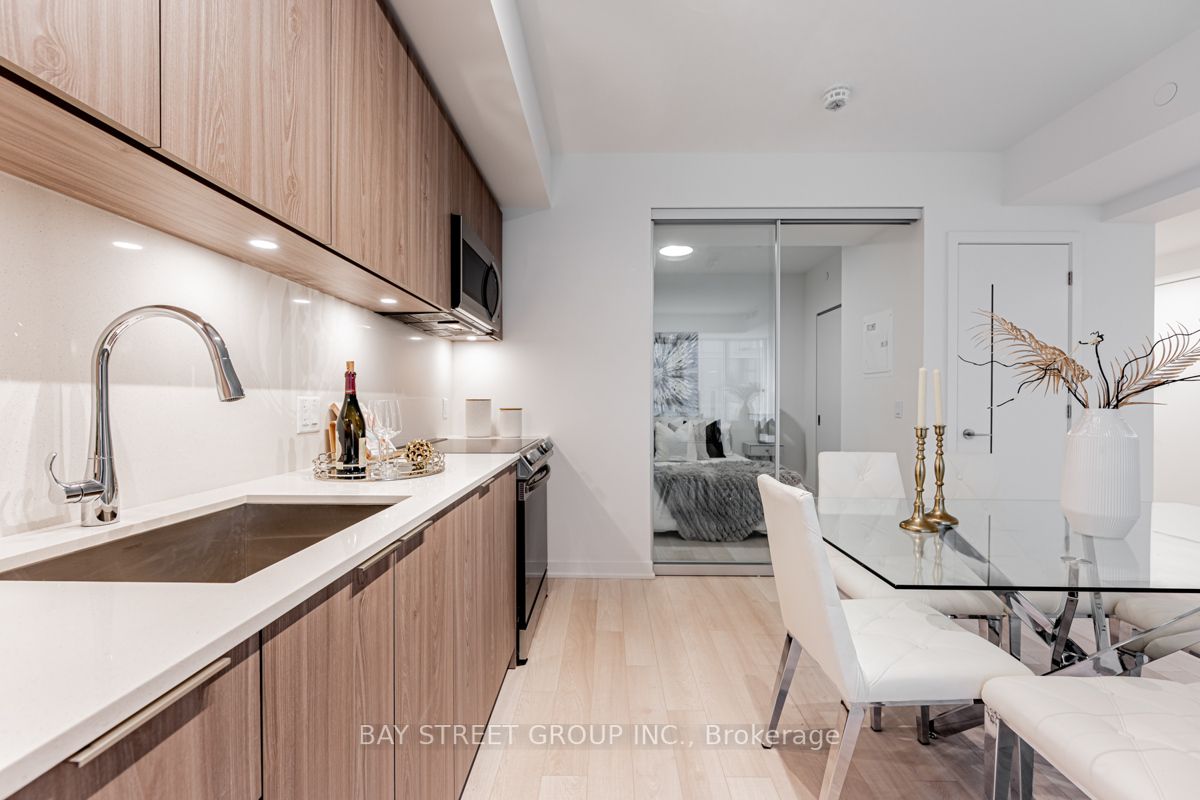 357 King St W, #1409
