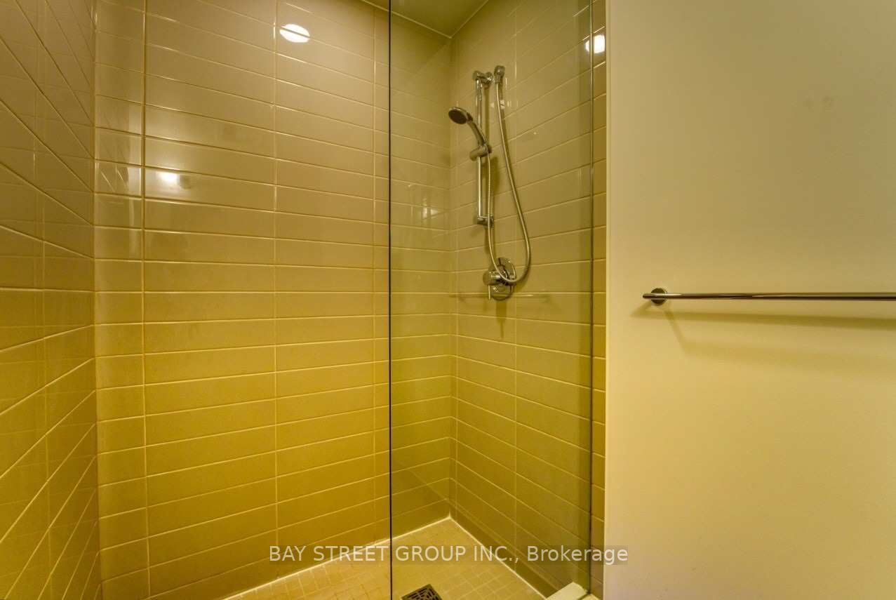 30 Roehampton Ave, #1102