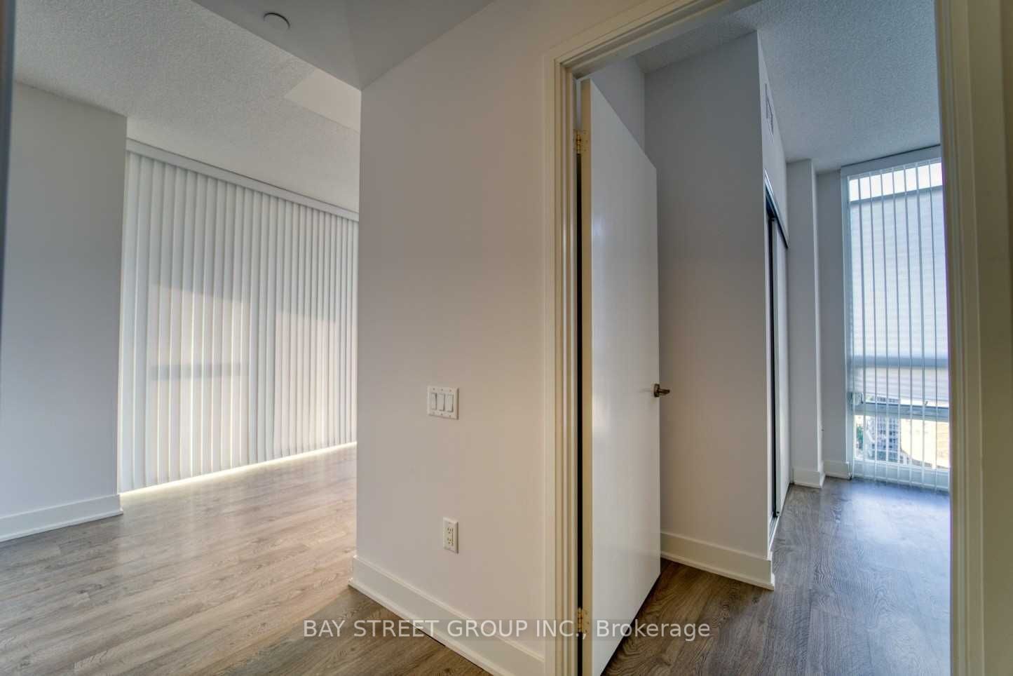 30 Roehampton Ave, #1102