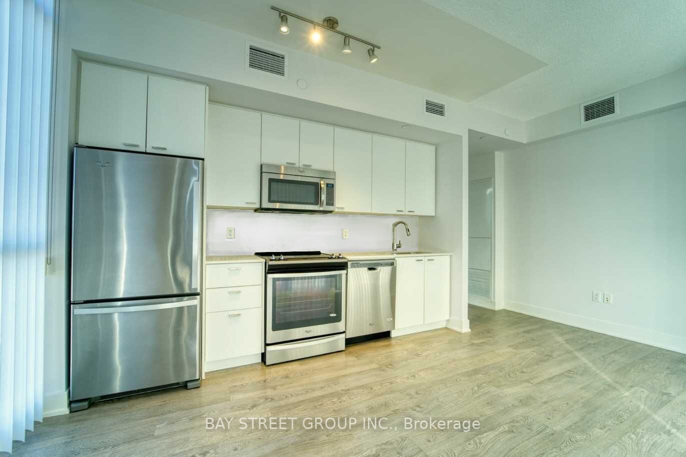 30 Roehampton Ave, #1102