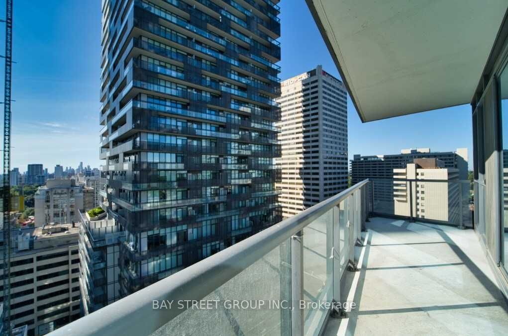 30 Roehampton Ave, #1102