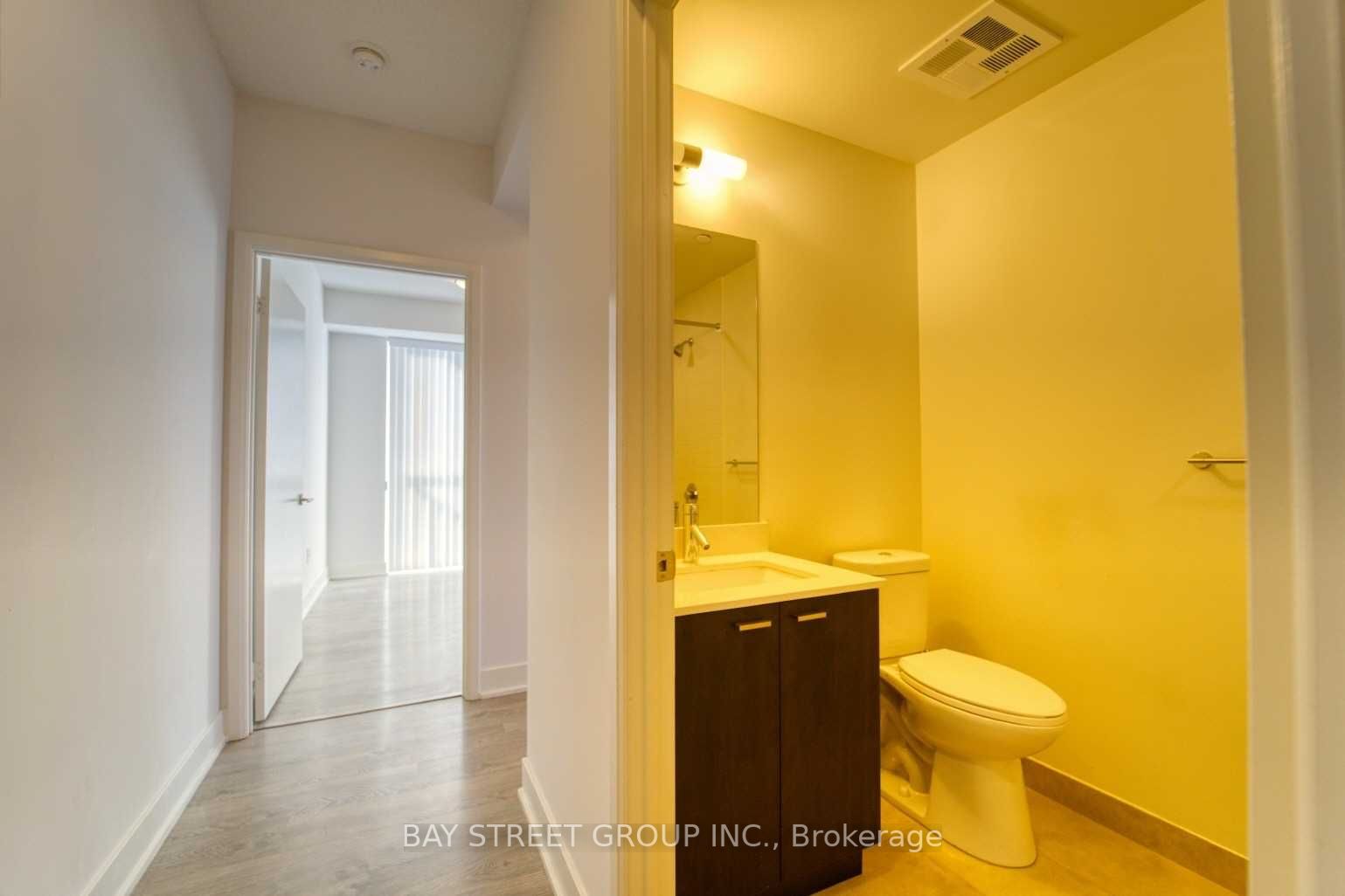 30 Roehampton Ave, #1102
