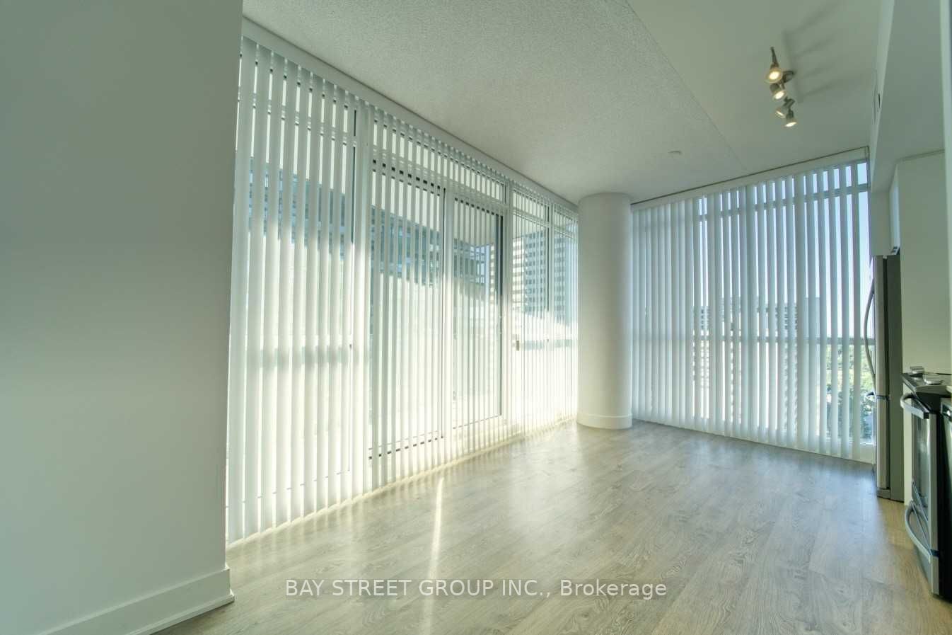 30 Roehampton Ave, #1102