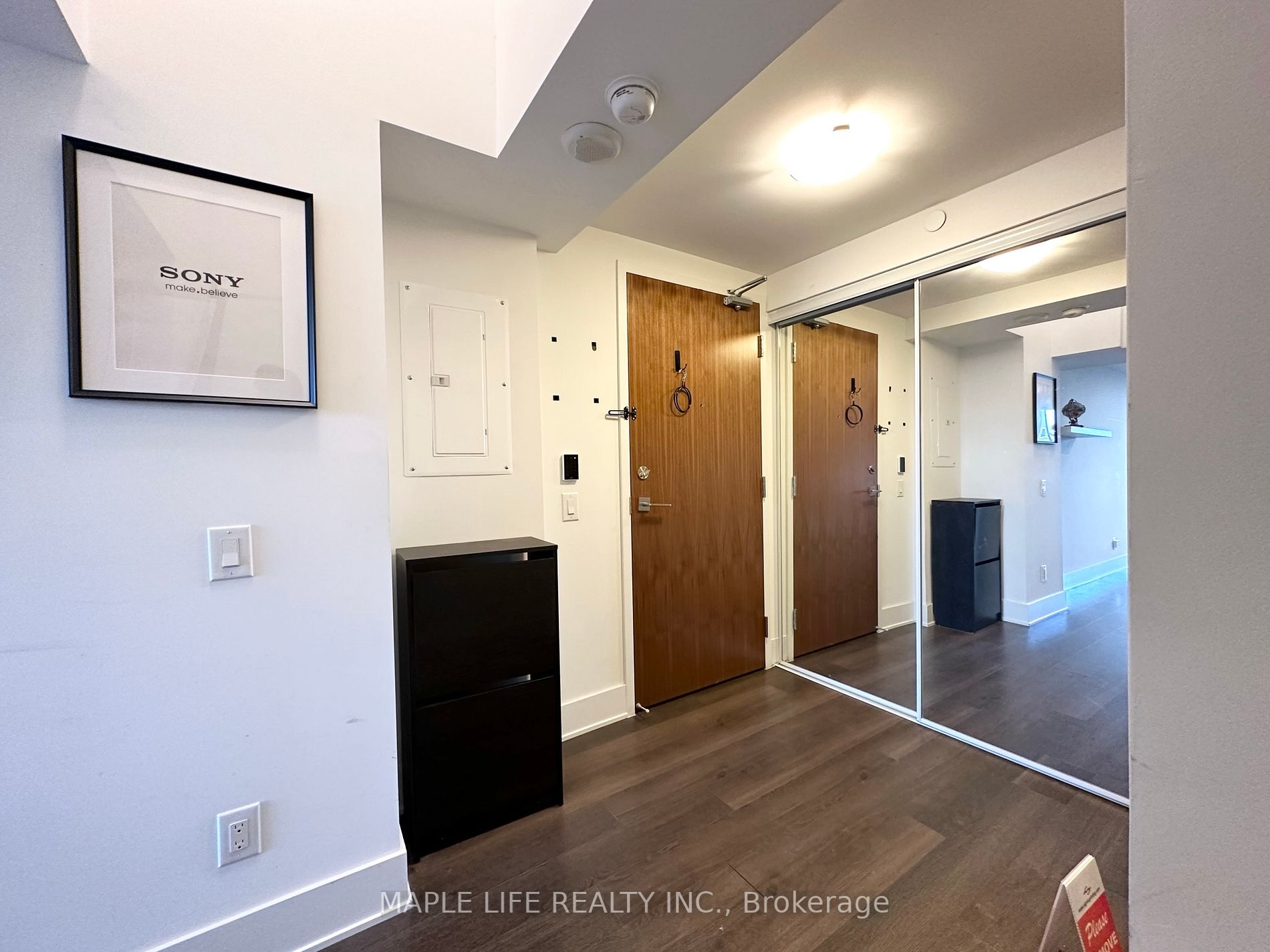 111 St Clair Ave W, #817