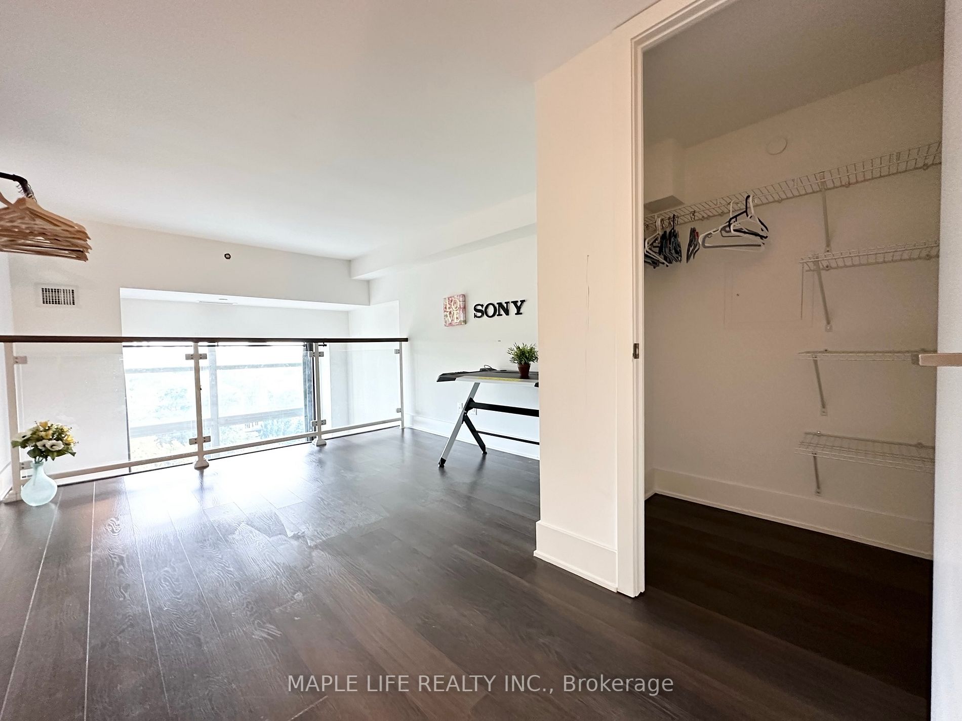 111 St Clair Ave W, #817