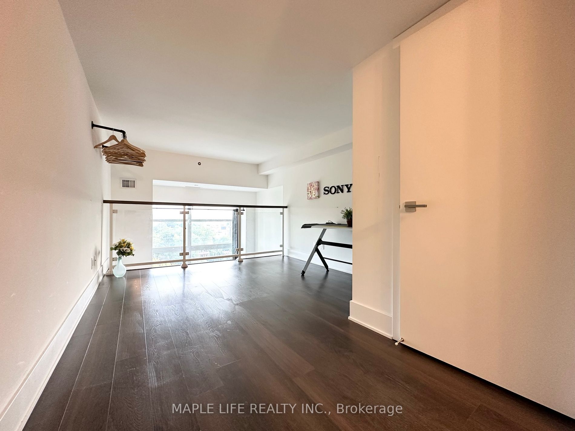 111 St Clair Ave W, #817