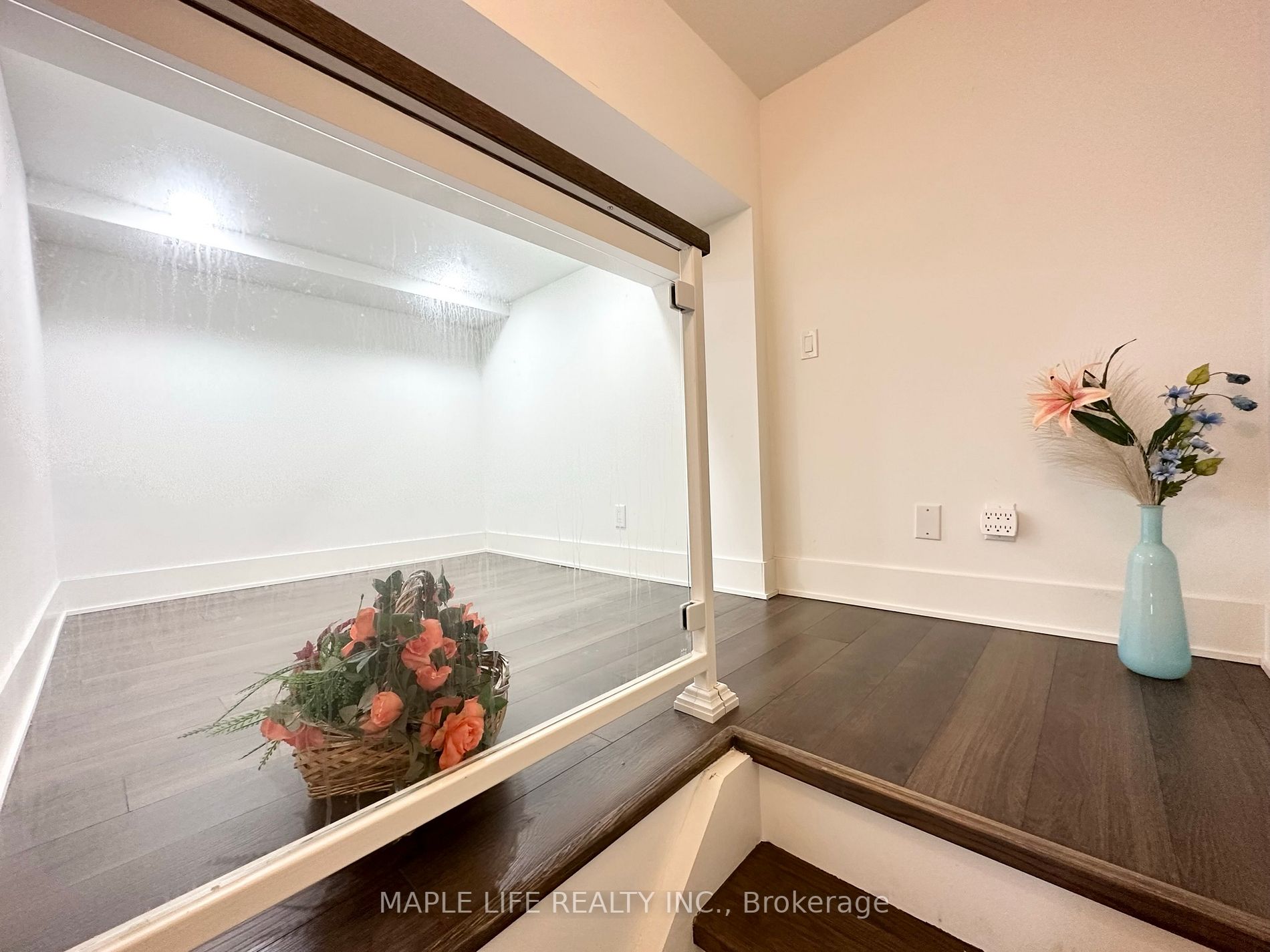 111 St Clair Ave W, #817