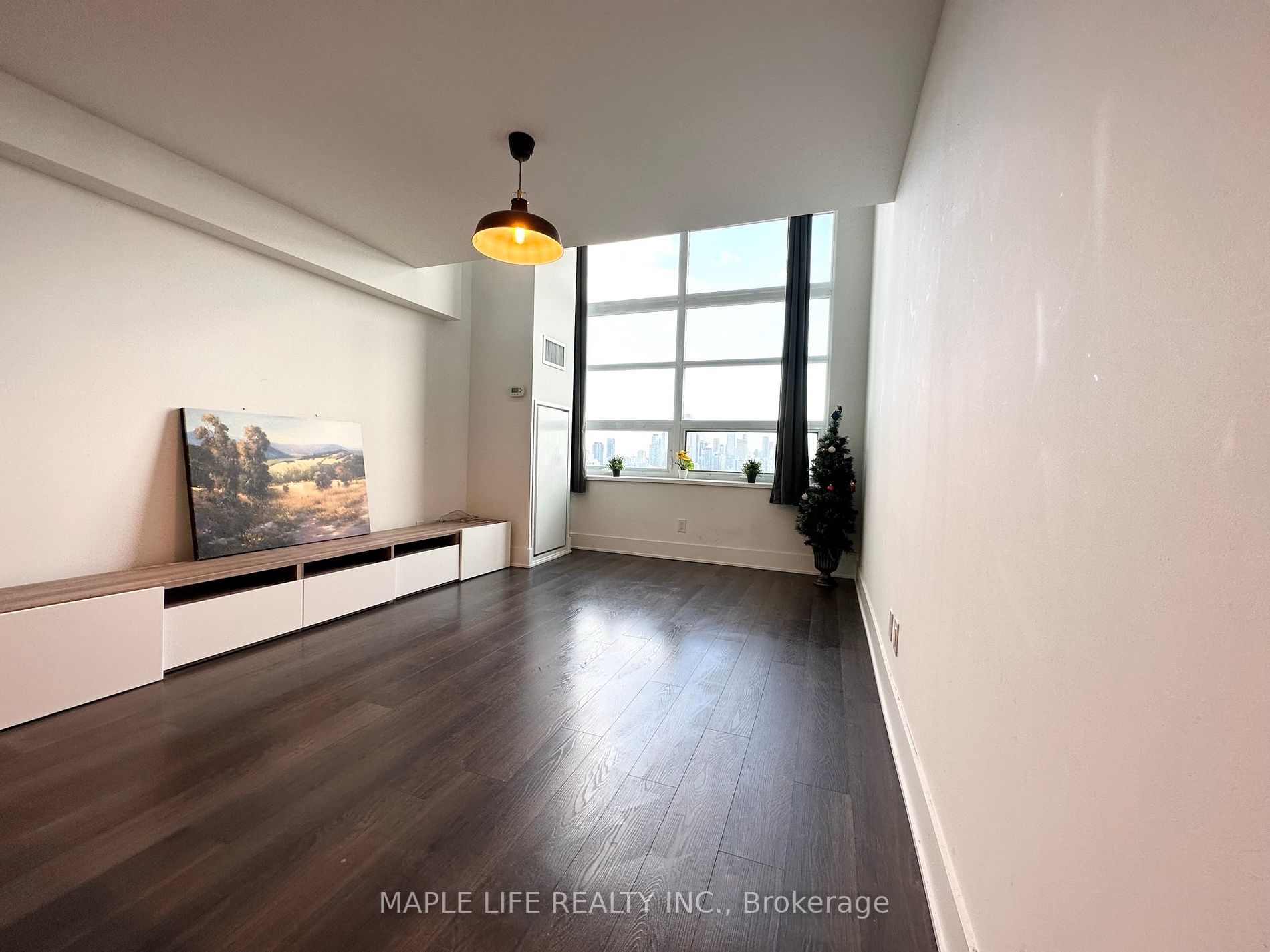 111 St Clair Ave W, #817