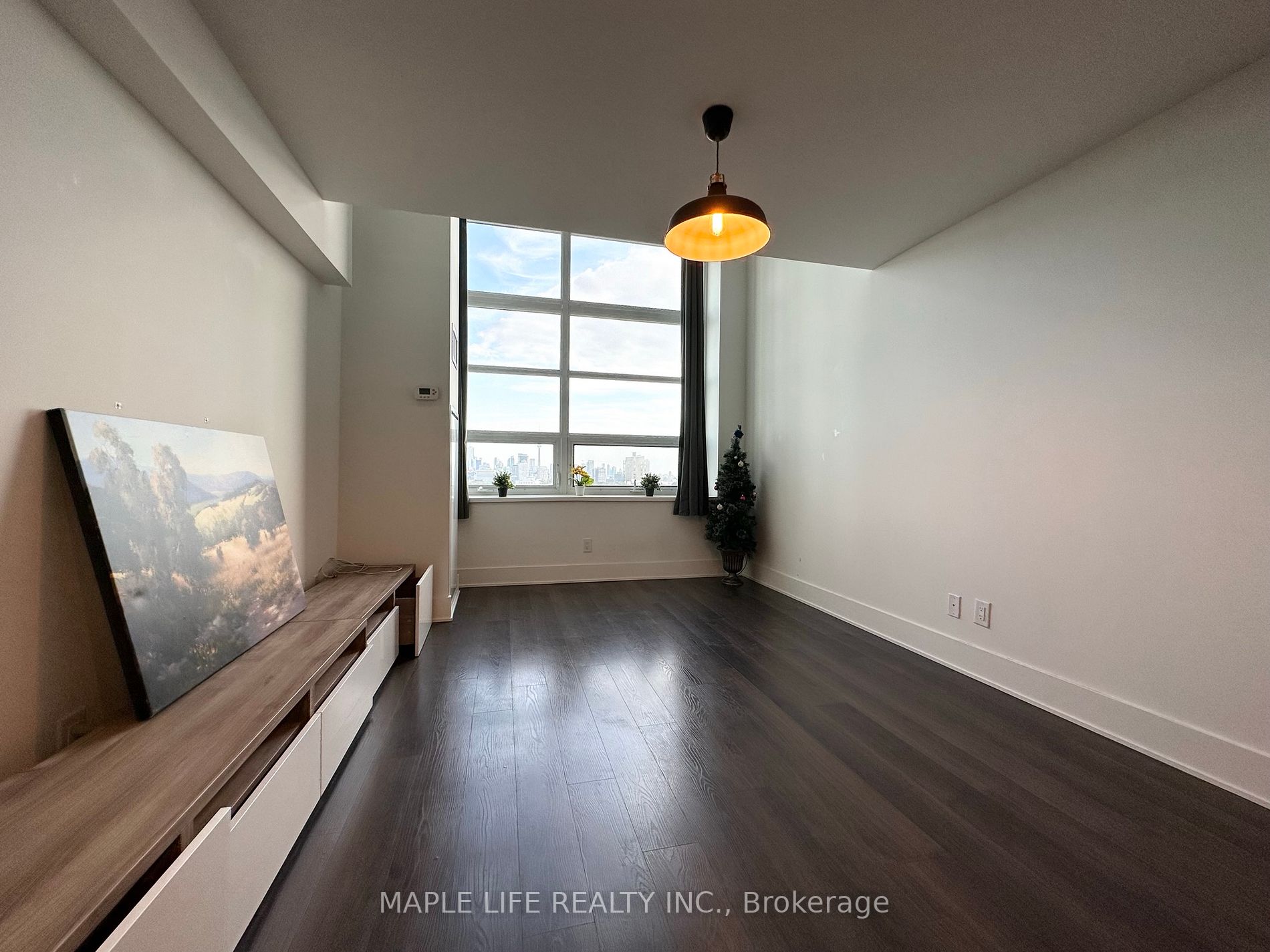 111 St Clair Ave W, #817