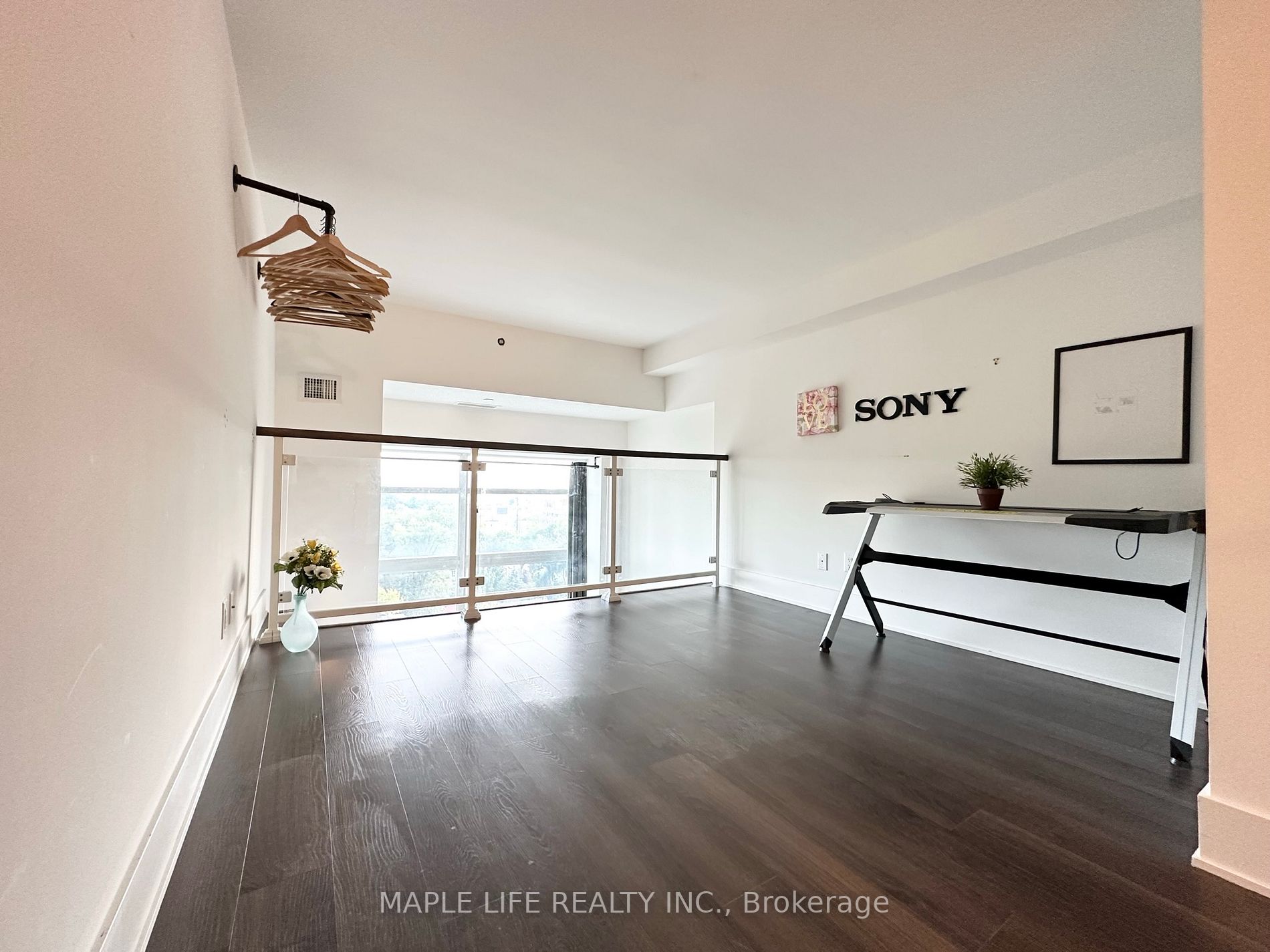 111 St Clair Ave W, #817