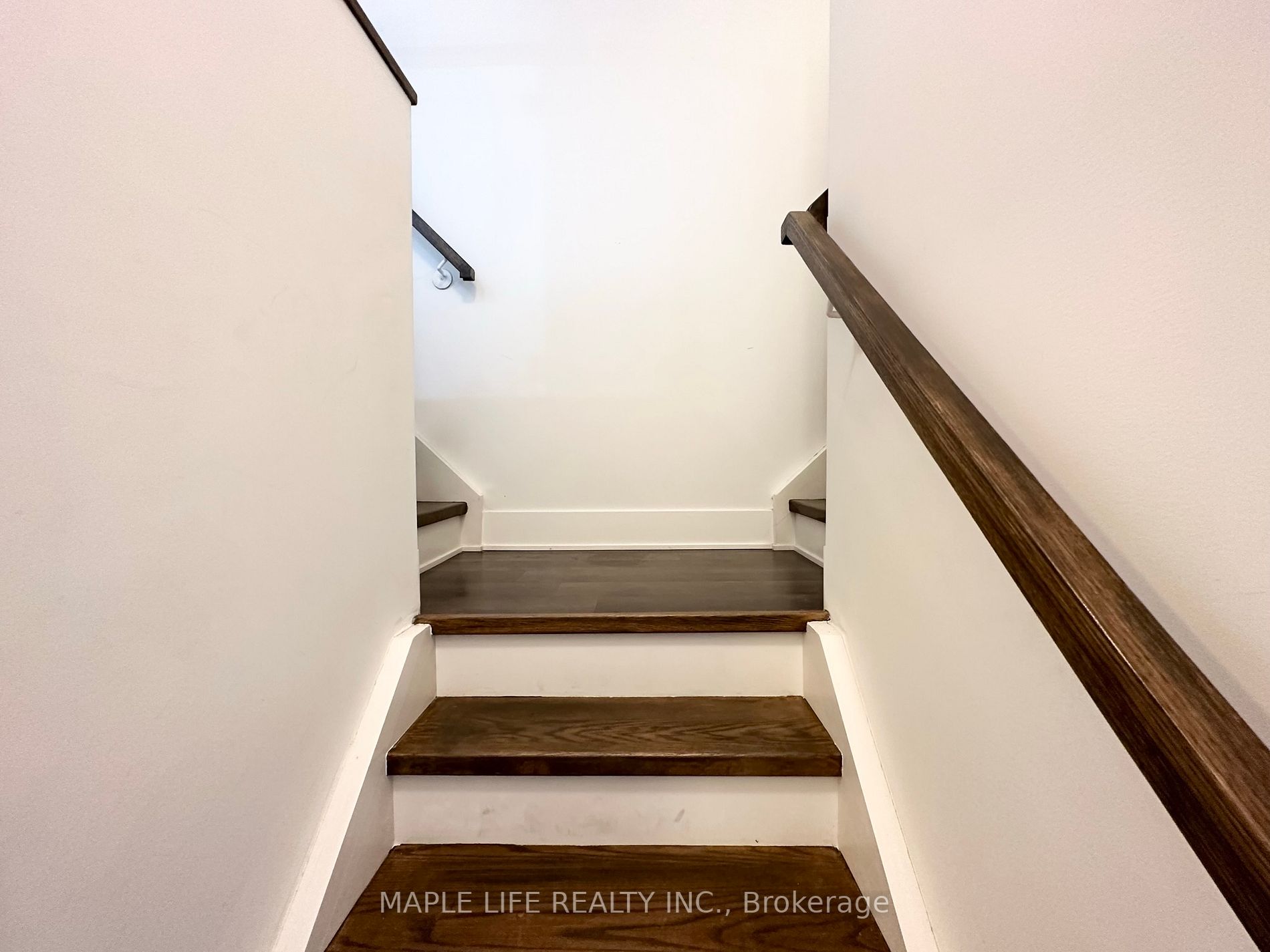 111 St Clair Ave W, #817