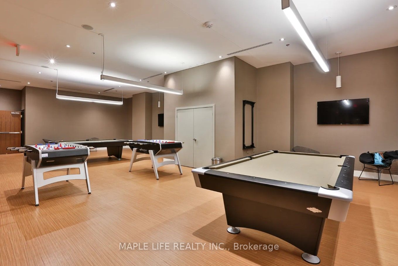 111 St Clair Ave W, #817