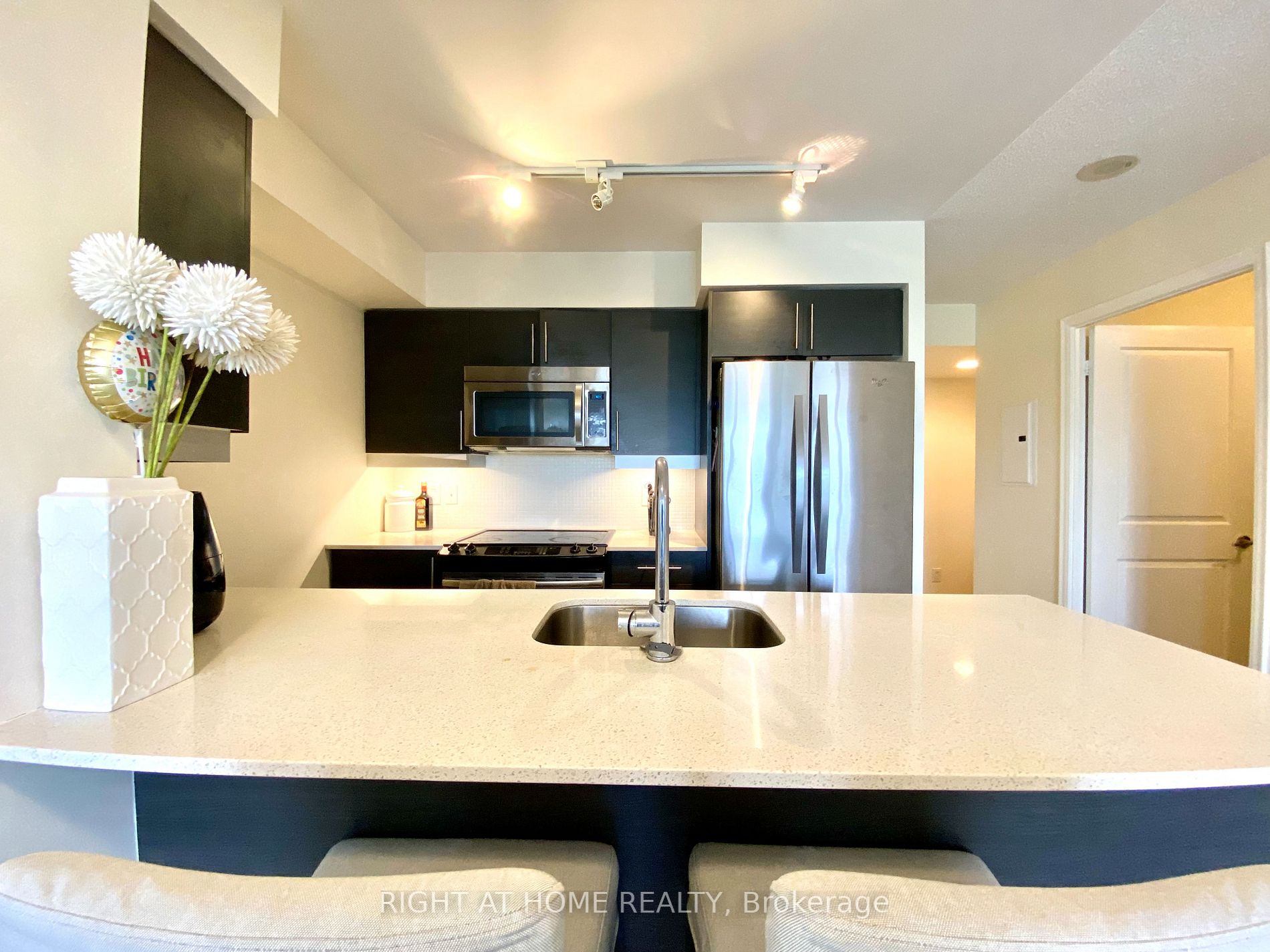 35 Bastion St, #824