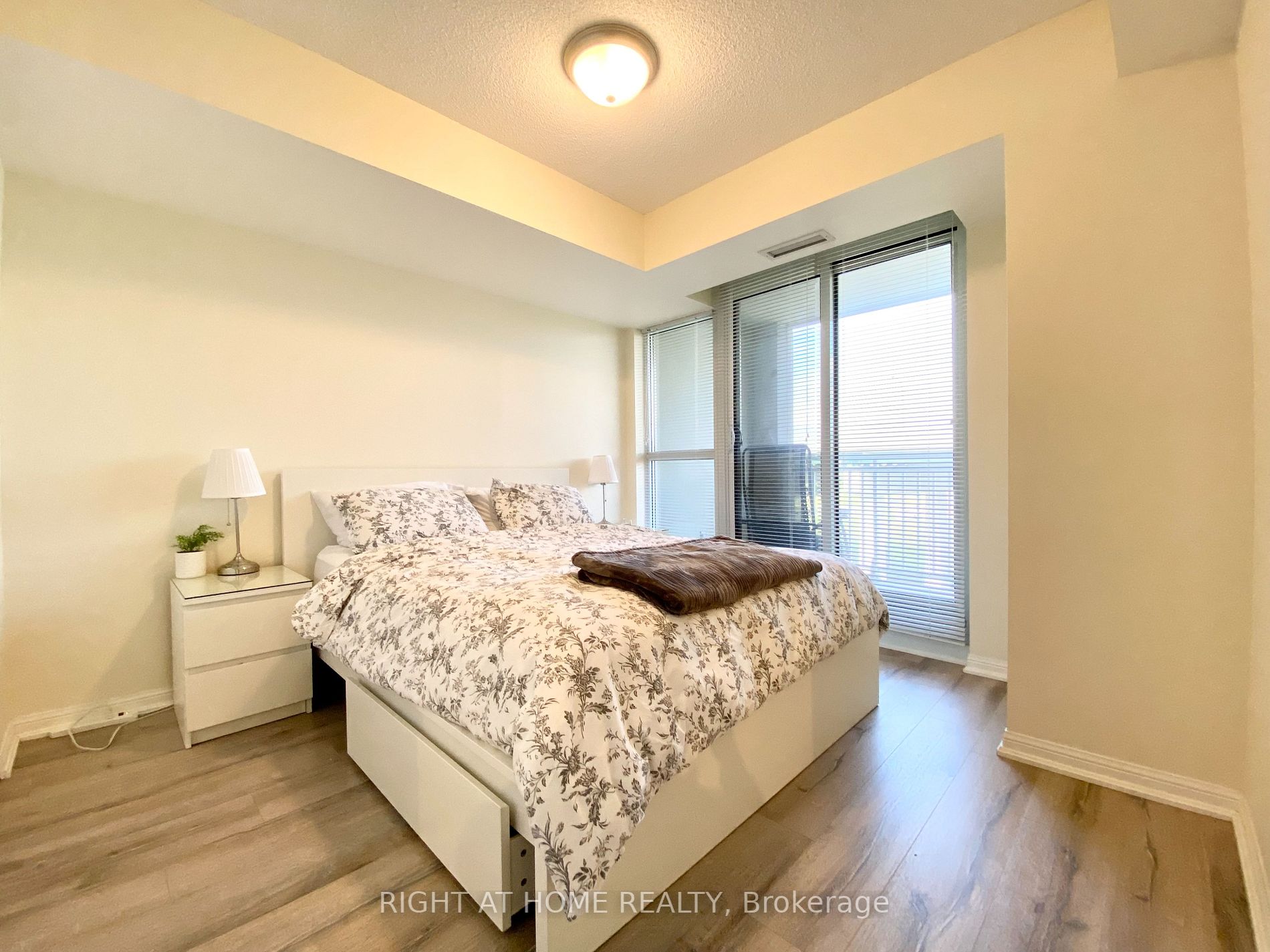 35 Bastion St, #824