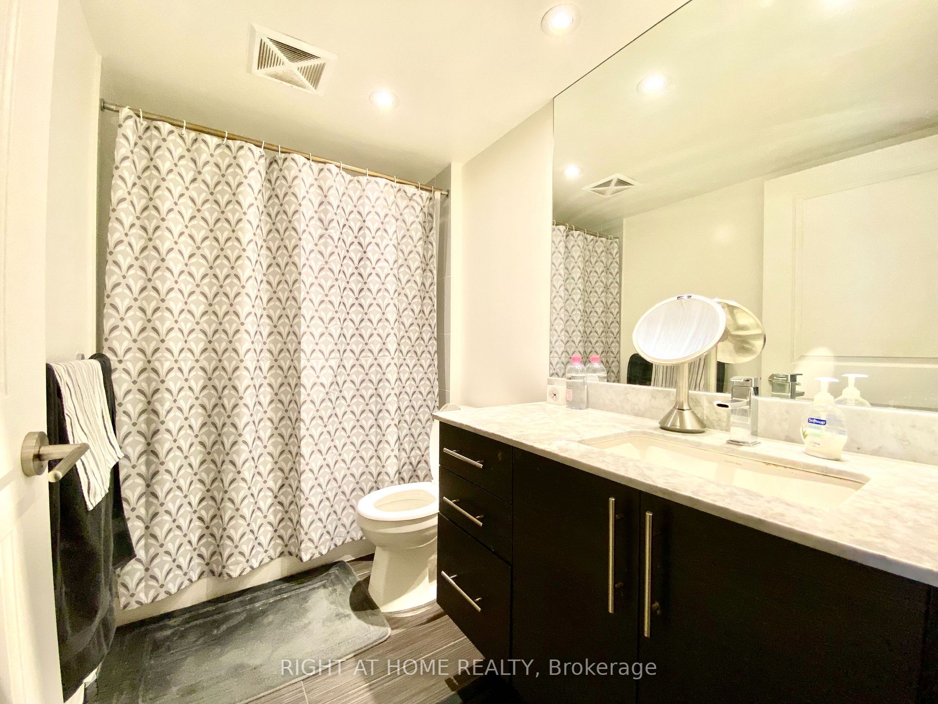 35 Bastion St, #824