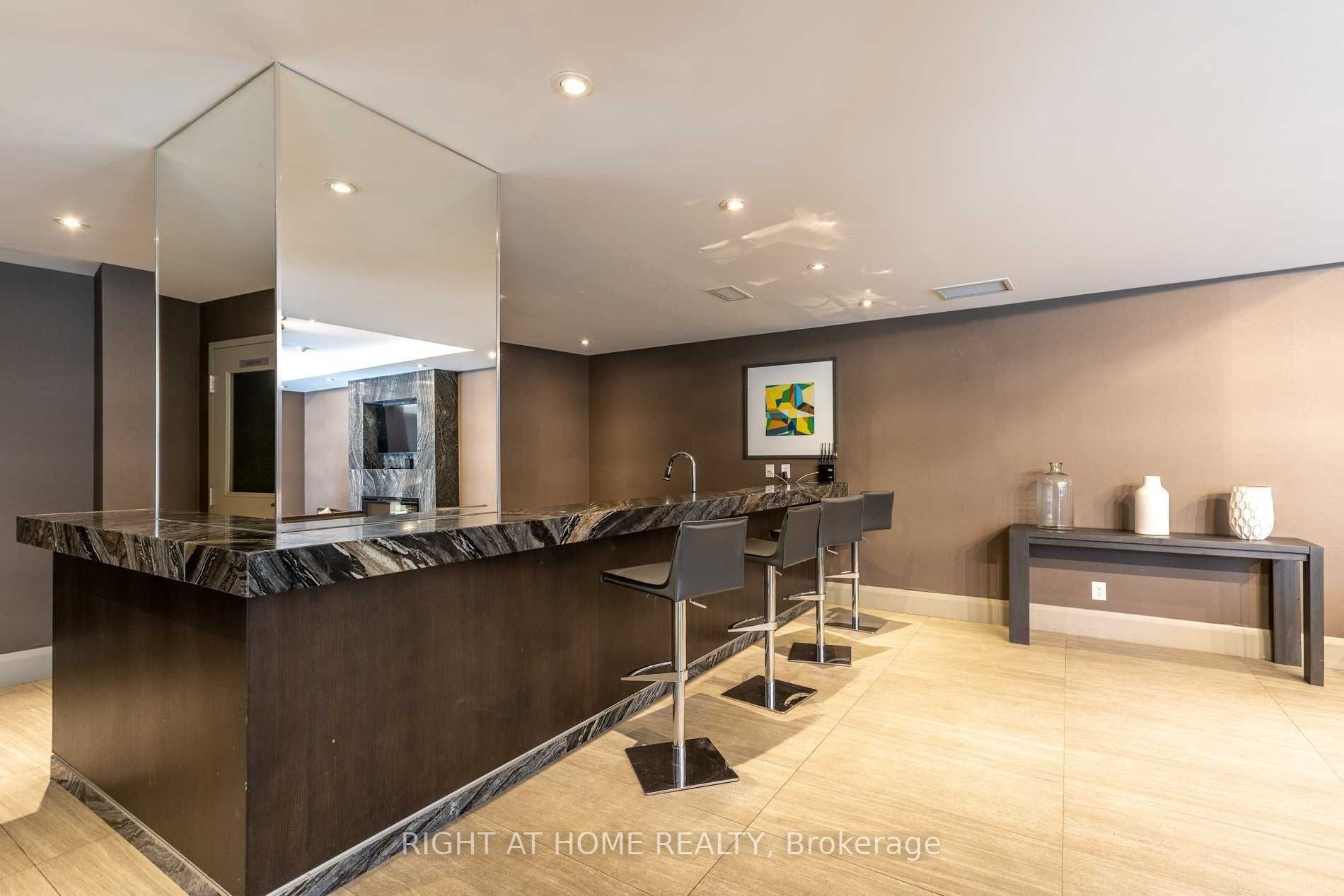 35 Bastion St, #824
