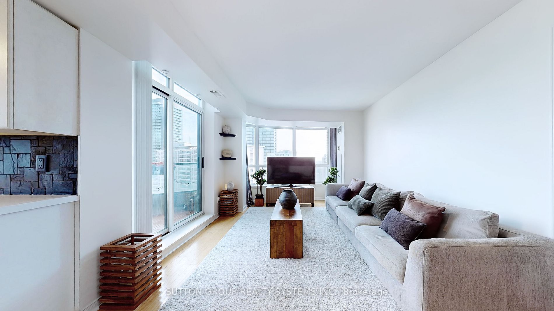 Listing C7007602 - Large Photo # 4