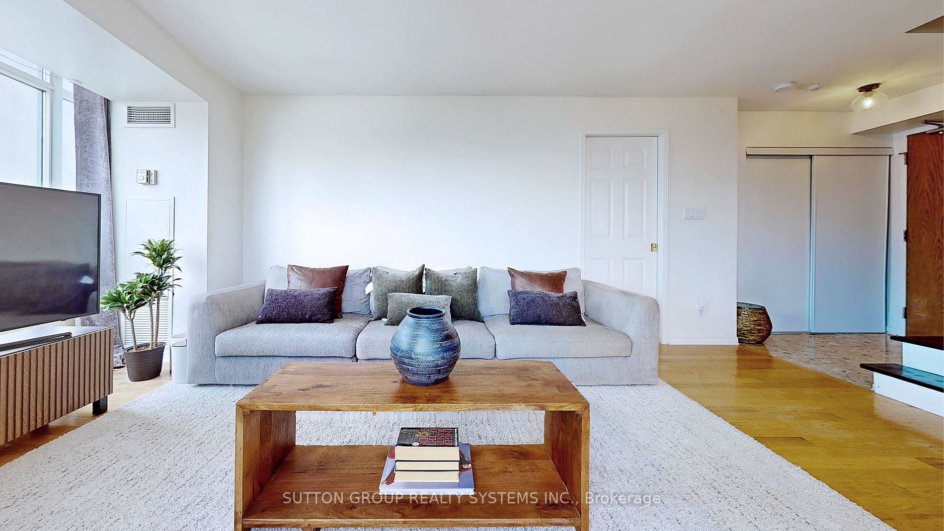 Listing C7007602 - Large Photo # 7