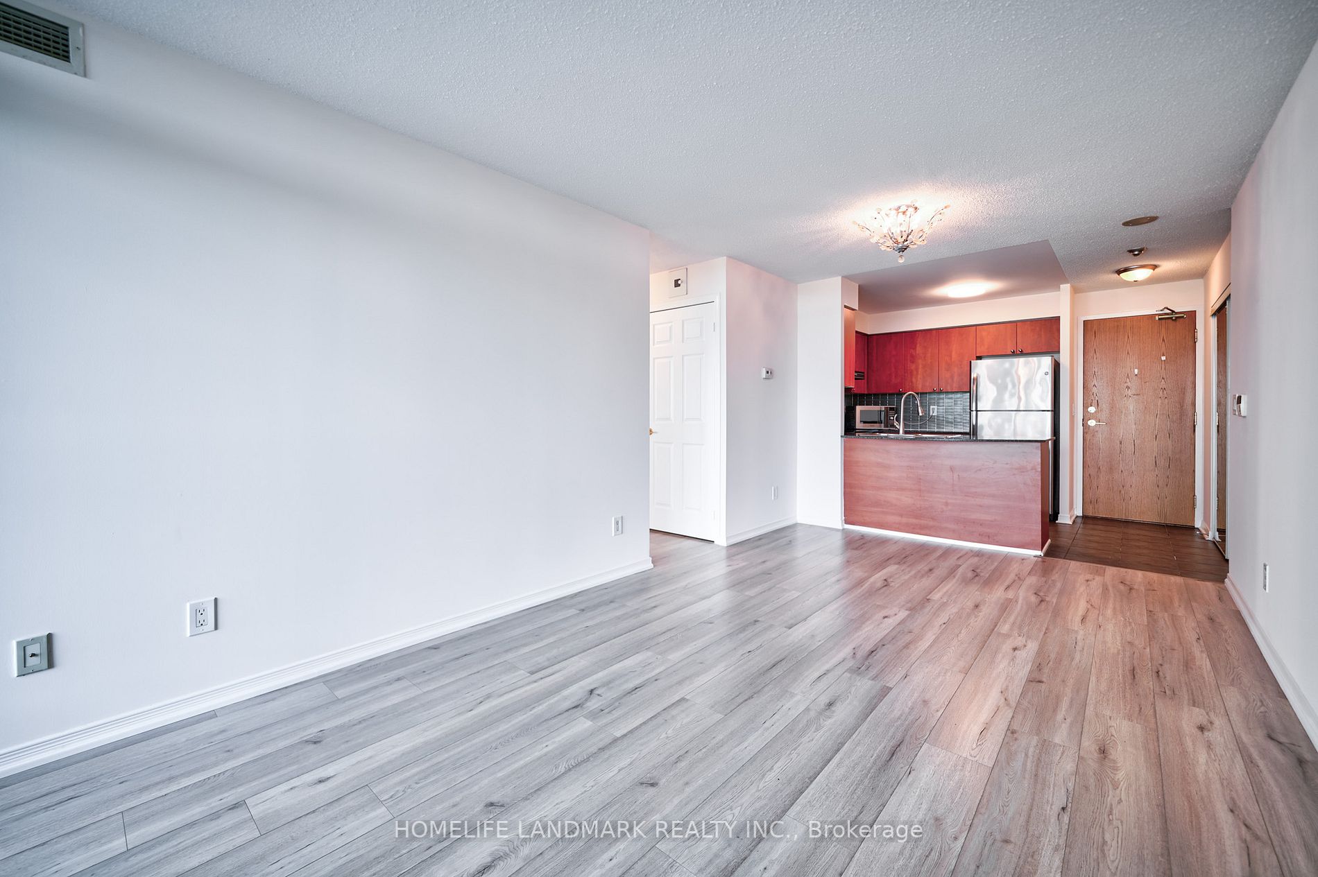 Listing C7007650 - Large Photo # 8