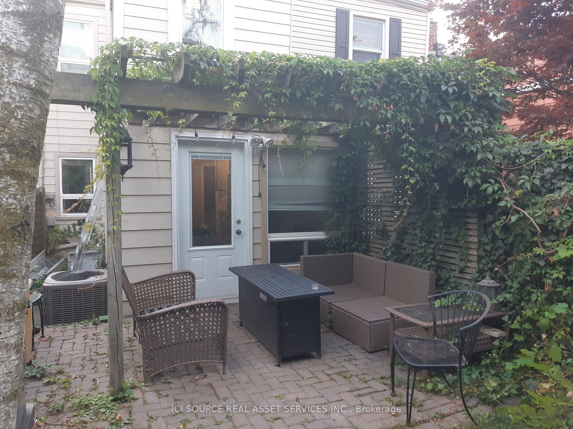 7 Brookfield St