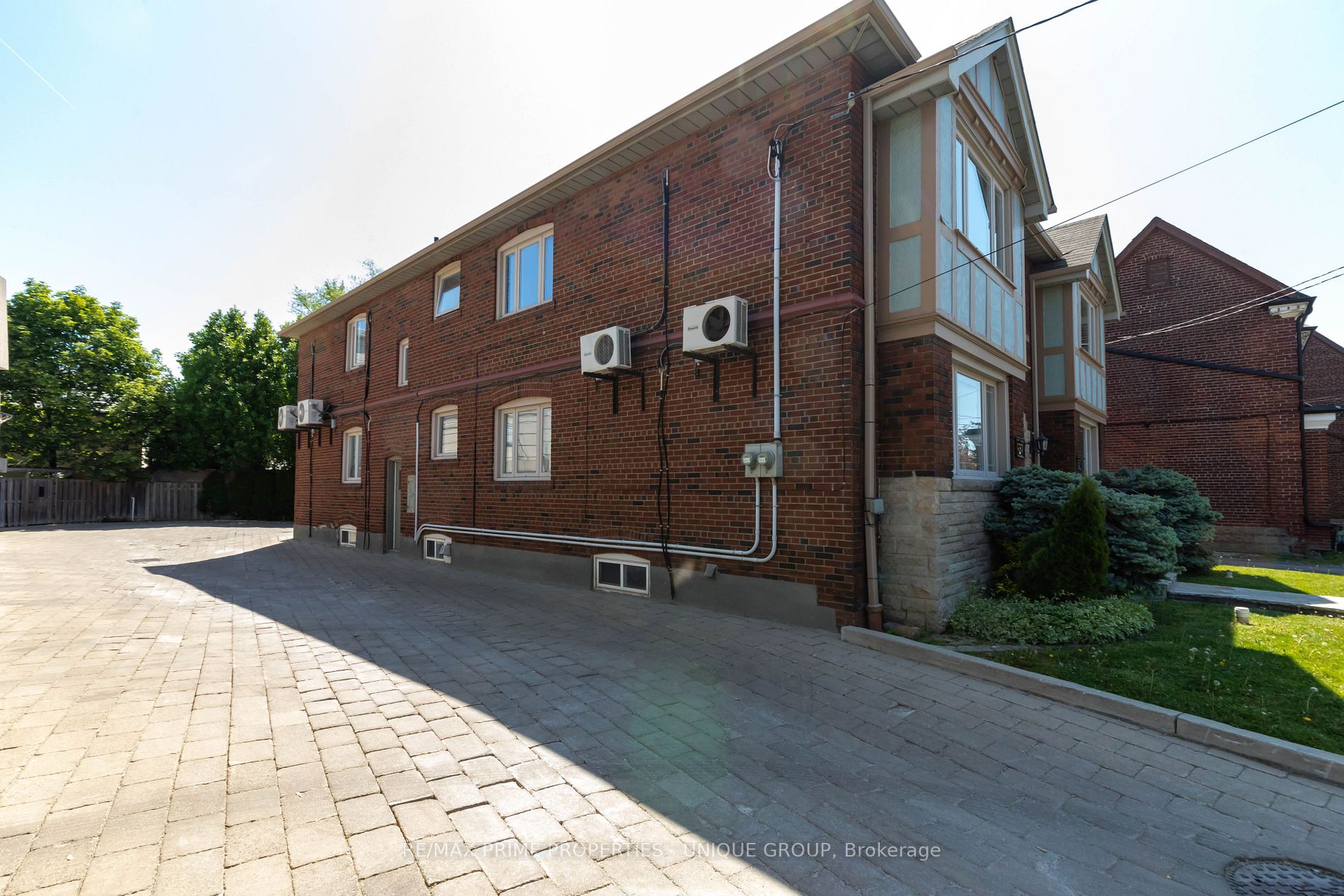 1235 Avenue Rd