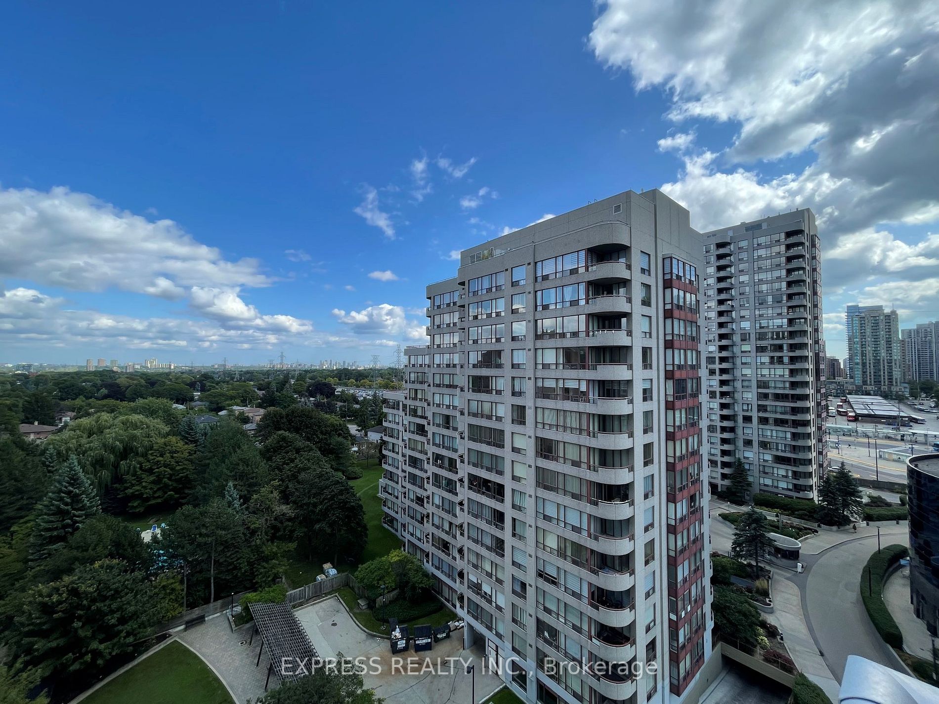 Listing C7007894 - Large Photo # 3