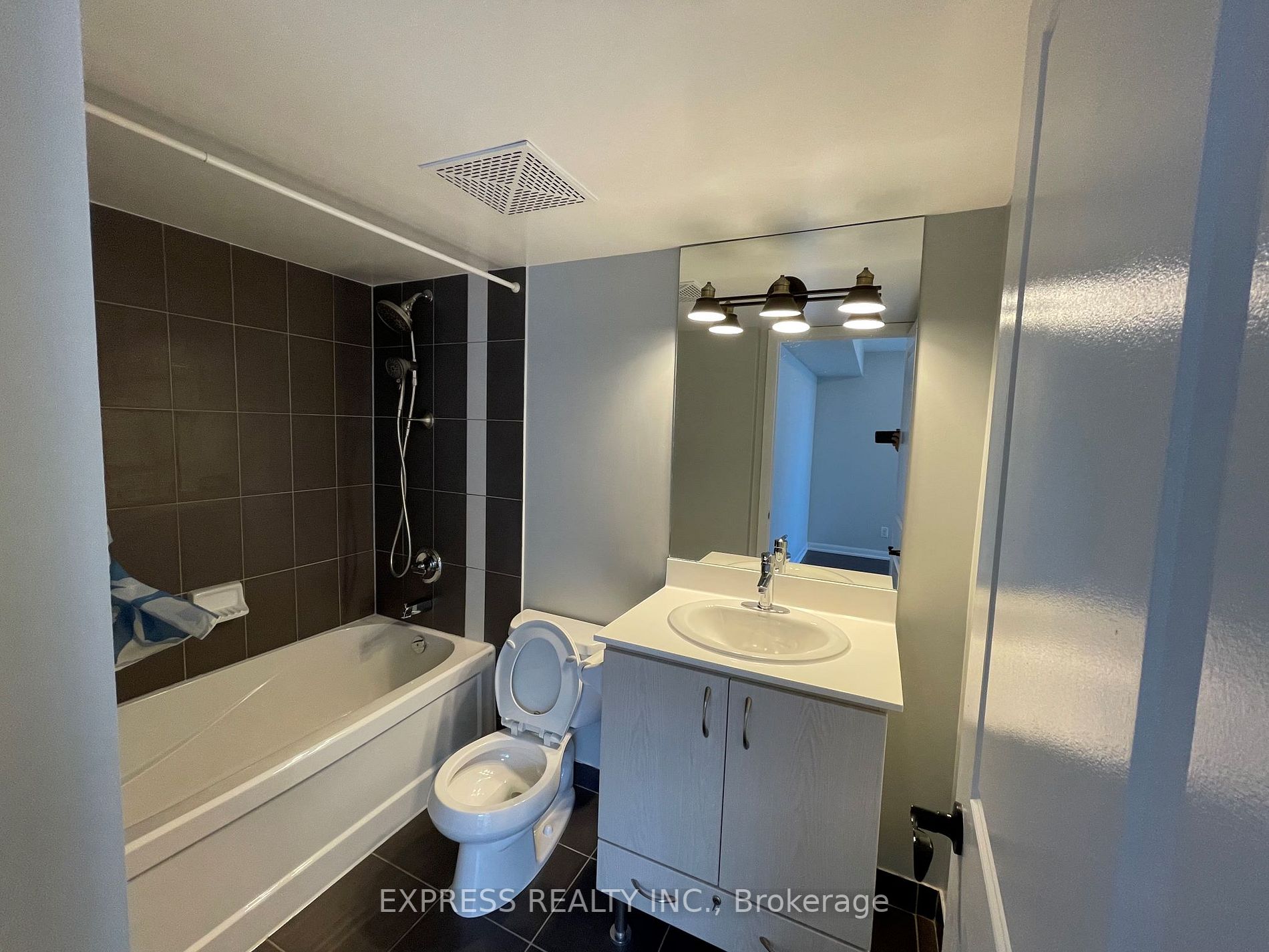 Listing C7007894 - Large Photo # 7