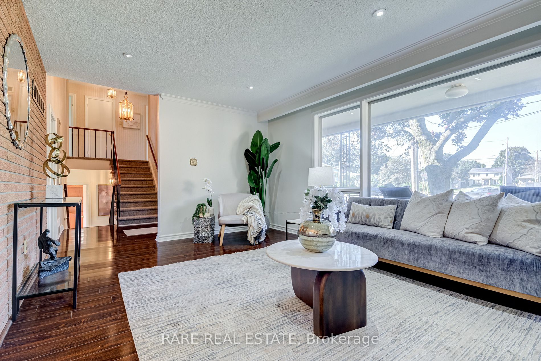 2 Tokay Crt