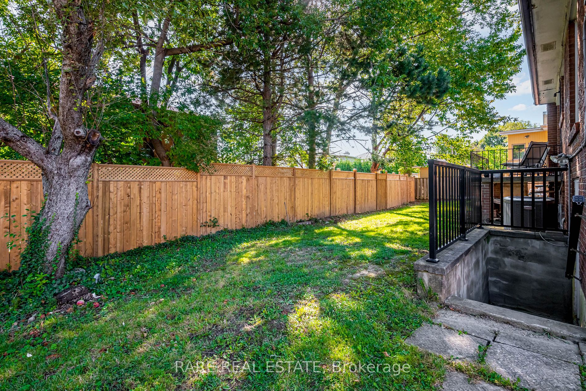 2 Tokay Crt