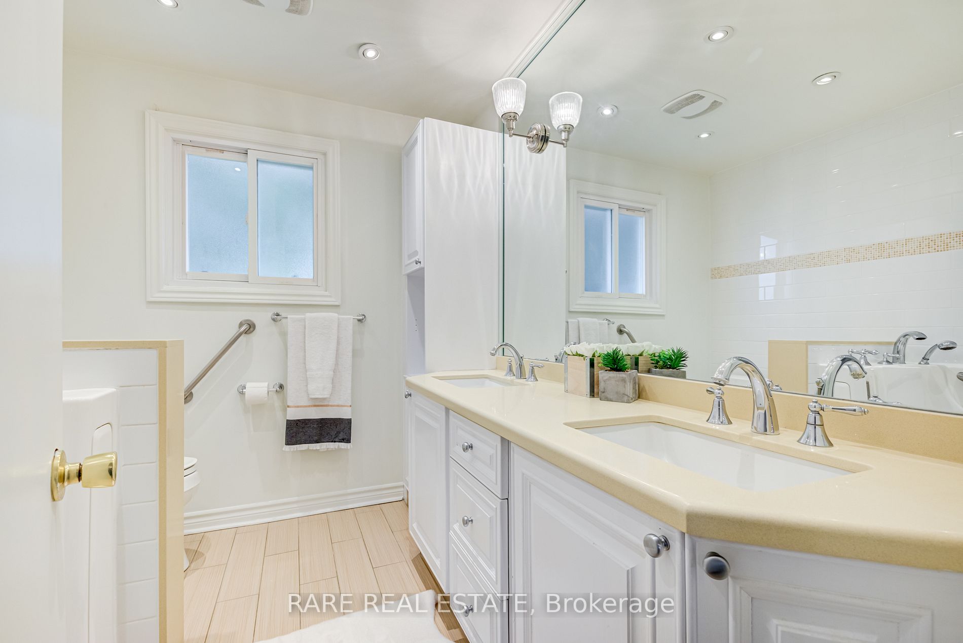 2 Tokay Crt