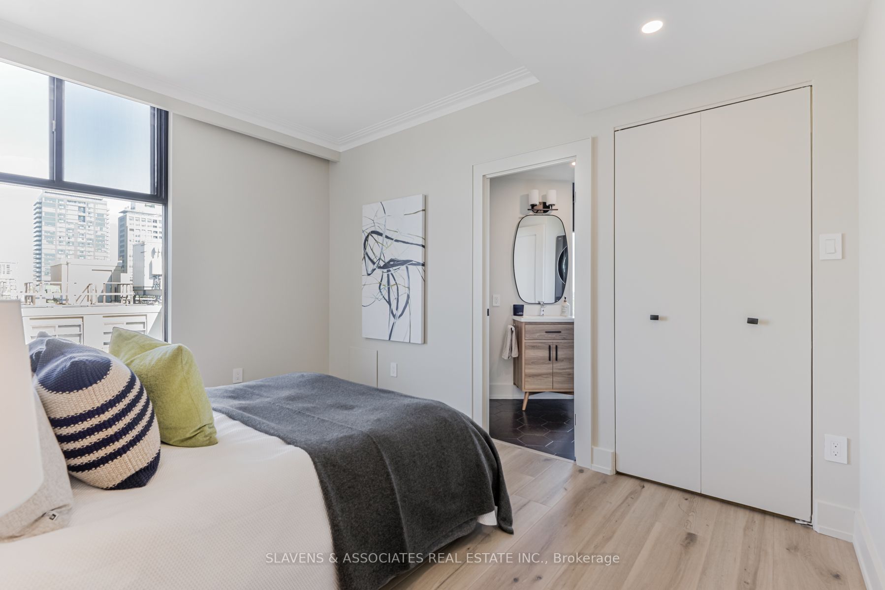 423 Avenue Rd, #9