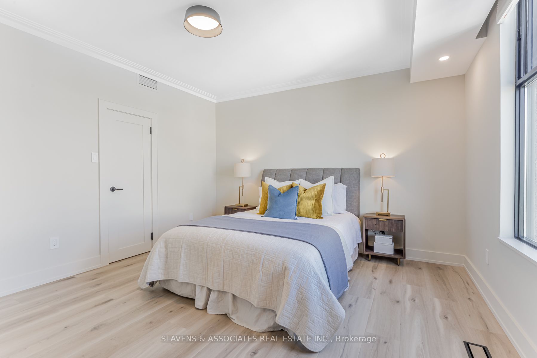 423 Avenue Rd, #9